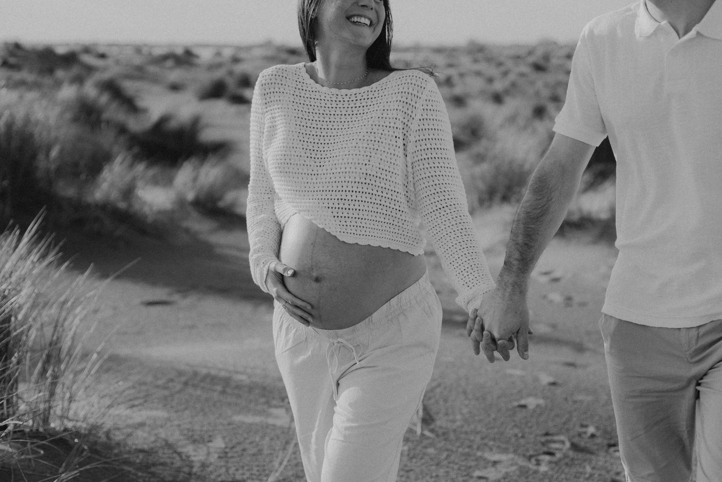 seance-photos-grossesse-plage-espiguette-celia+lucas-thelovers4.jpg