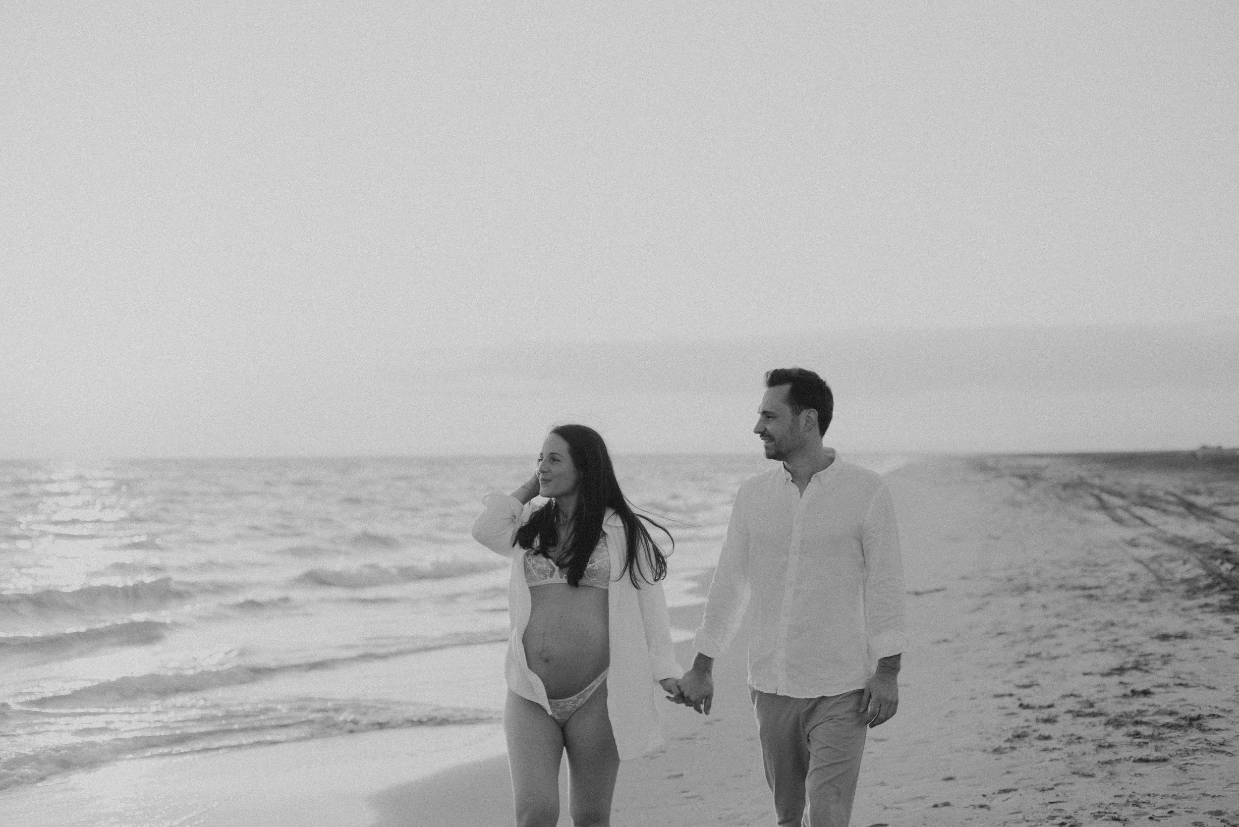 seance-photos-grossesse-plage-espiguette-celia+lucas-thelovers102.jpg
