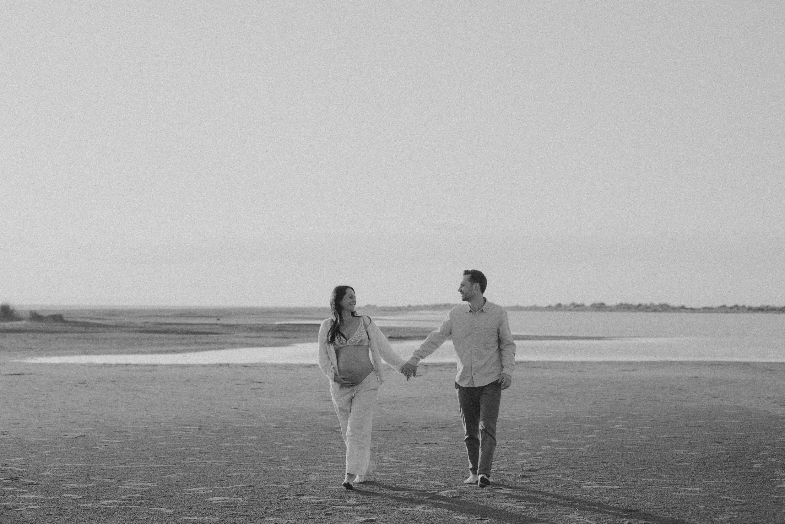 seance-photos-grossesse-plage-espiguette-celia+lucas-thelovers63.jpg