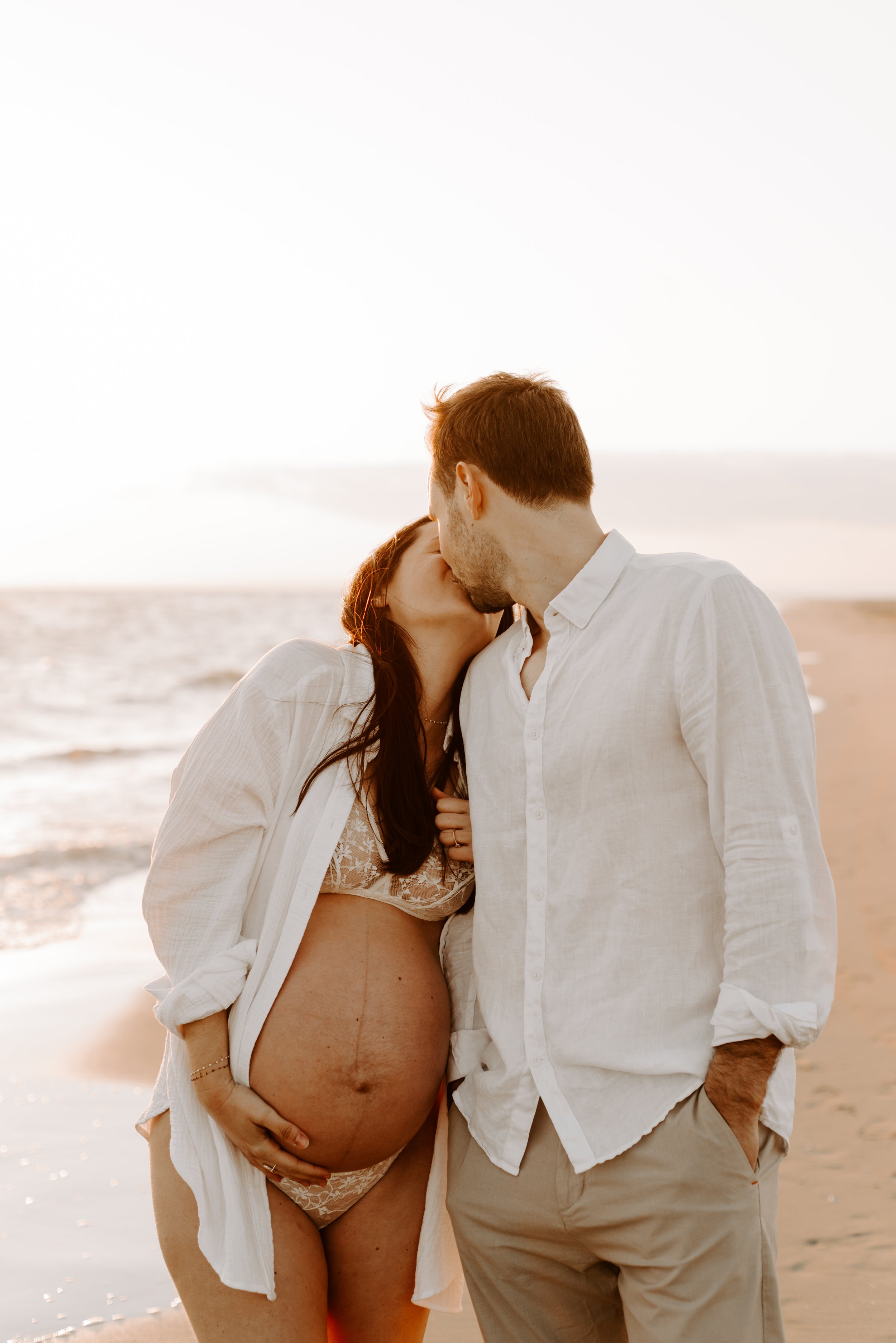 seance-photos-grossesse-plage-espiguette-celia+lucas-thelovers130.jpg