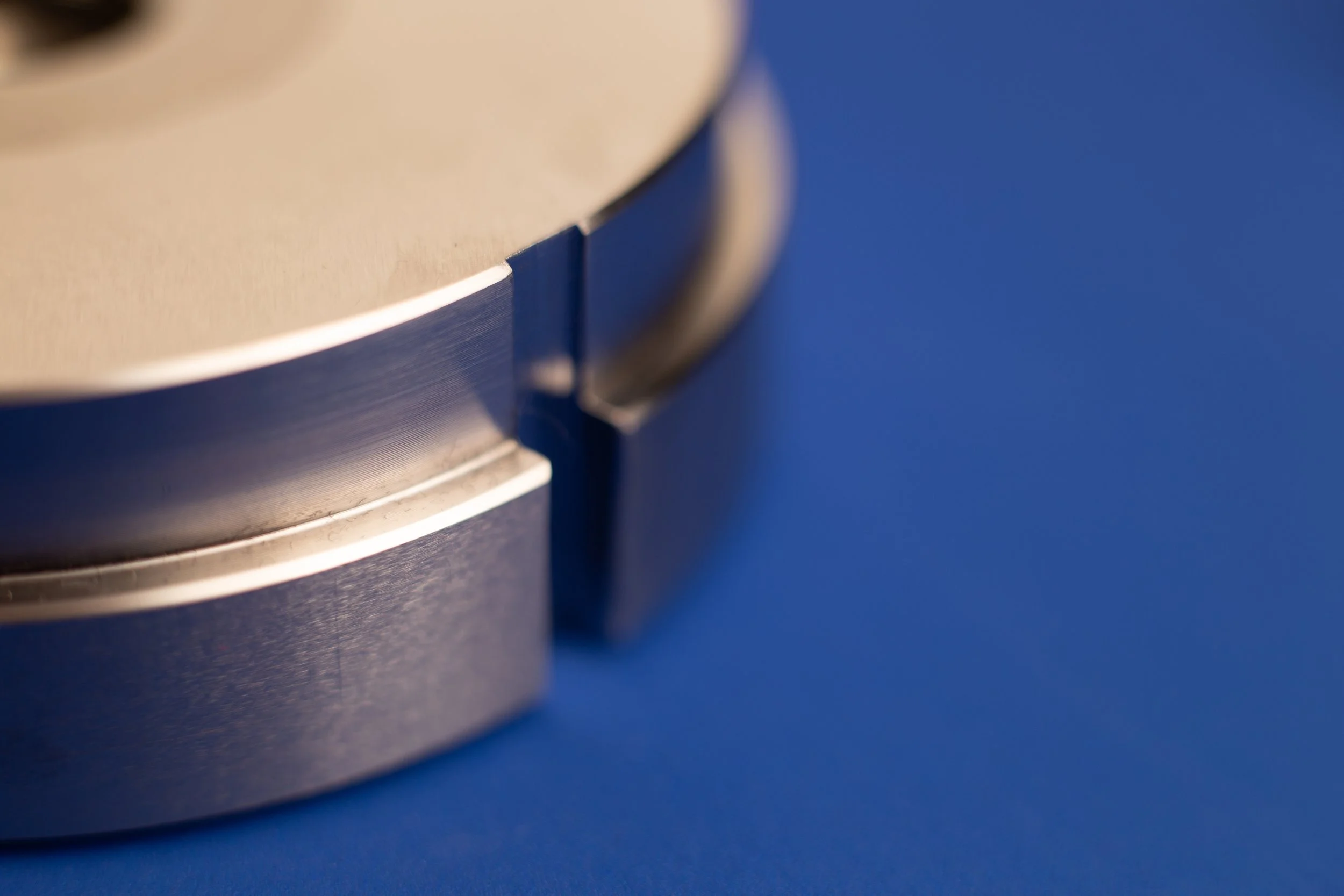 Nástroje pro obalovou techniku, automotive a obranný  průmysl