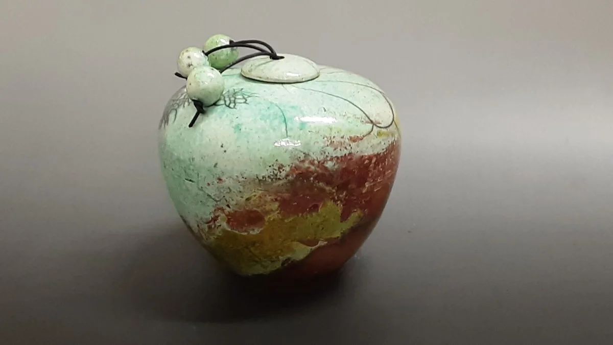 Anneke Krijgsman pottery vessel.jpg