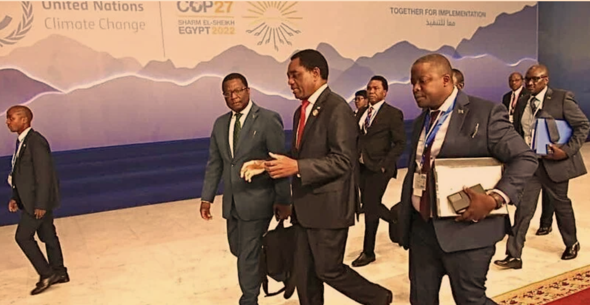 HH Holds Meeting With a Team From the Commonwealth