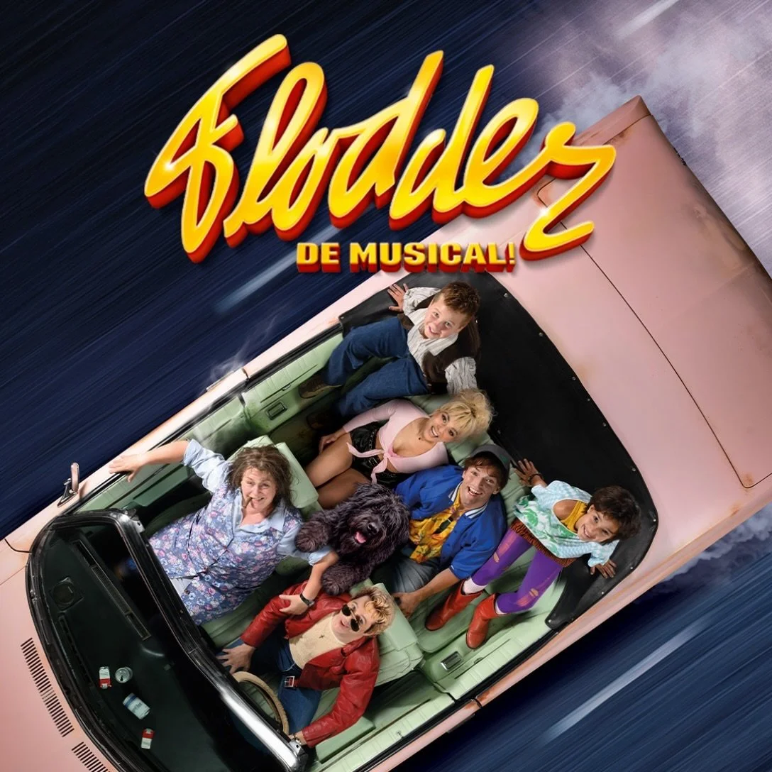 Flodder, de Musical!

Vanaf september 2027 te zien in Barneveld

@studio100 @lommerdeproducties 

Met o.a @riangerritsenactrice als Ma Flodder, @williamspaaij als Johnnie, @hakoena_matata als Zoon Kees &amp; @shannaslaap als Dochter Kees! 💥