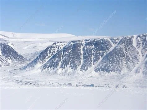 grise-fiord-inuit-village-nunavut-stock-image-e205-0199-science-photo-library.jpeg