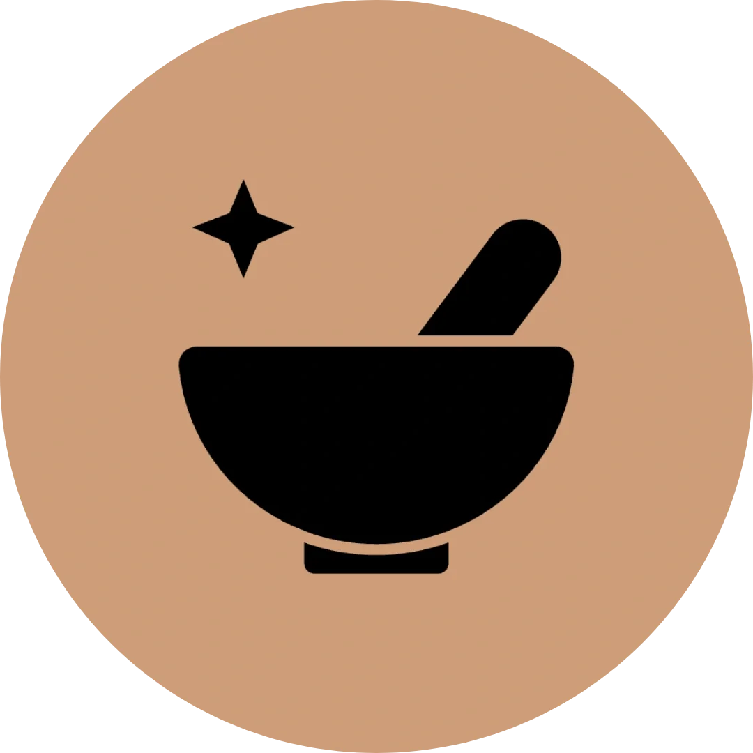 Faccina sorridente con ciotola, bacchetta magica e stellina, simbolo di magia o fantasia.