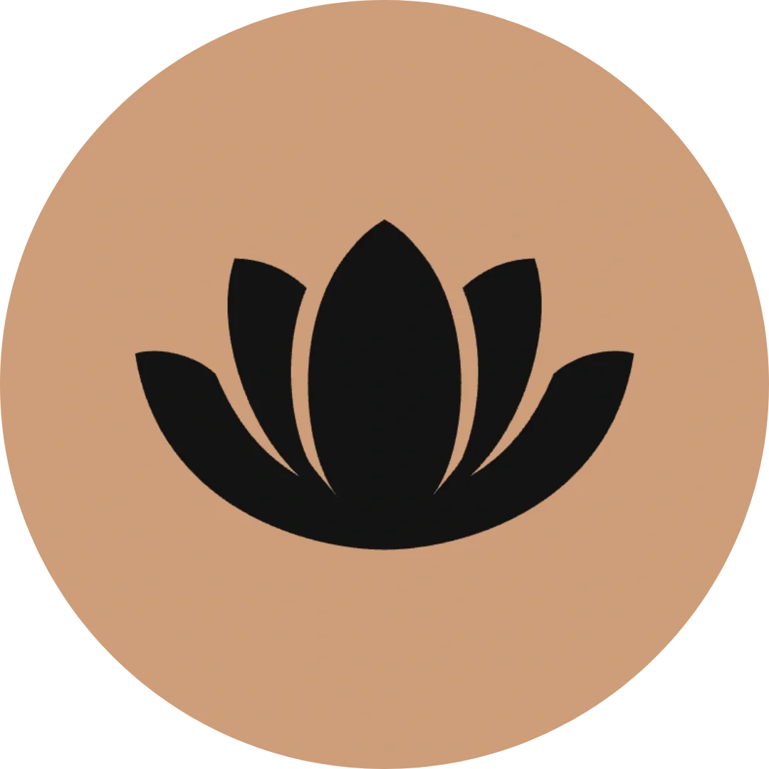 Simbolo stilizzato di un fiore di loto nero su sfondo beige.