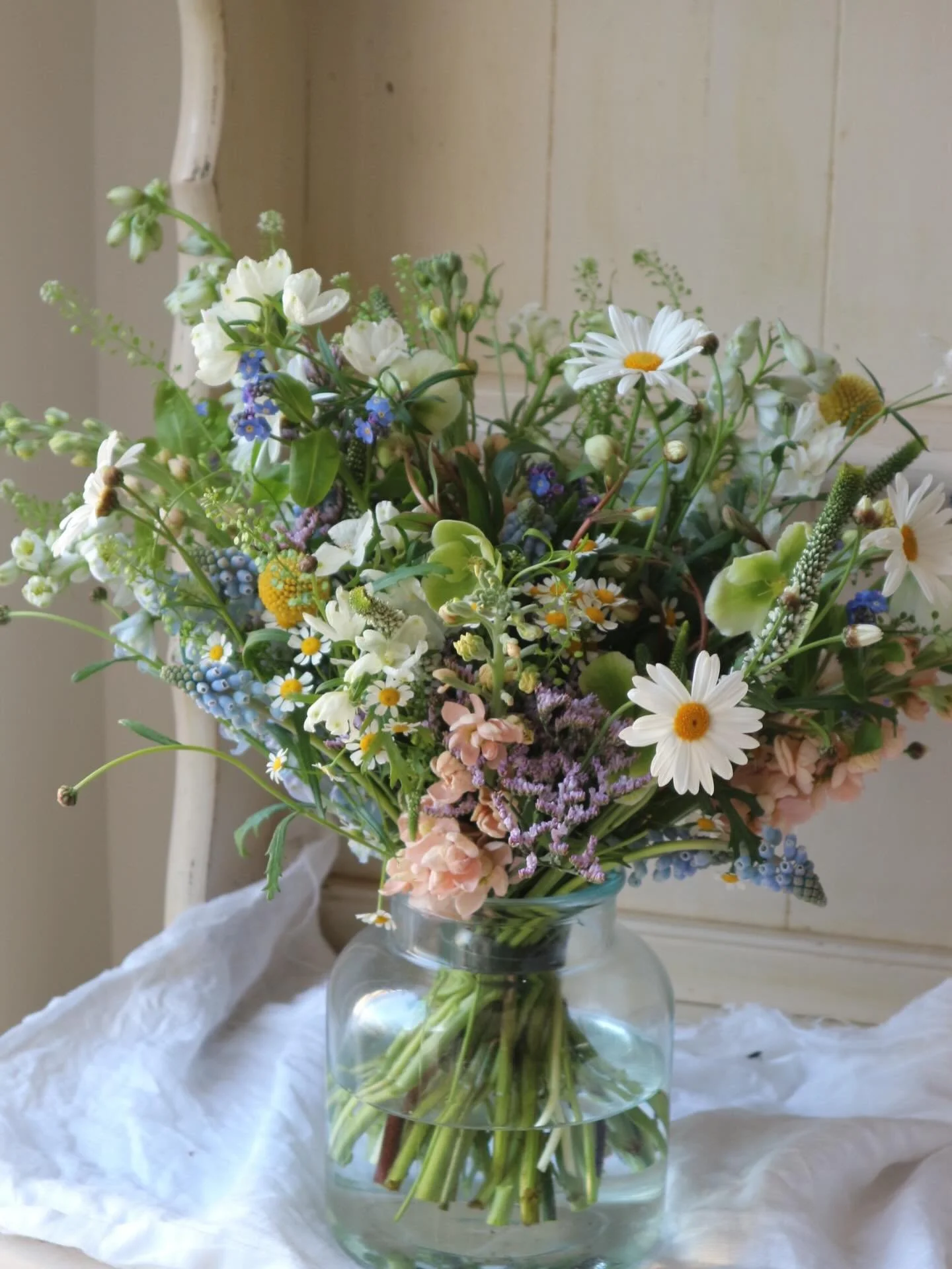 I'm really enjoying the quietness that January brings at the moment. It's giving me the opportunity to organise myself for the new year which is lovely! I've been organising photos of past weddings today and came across Ashleigh and Toms from last Ma