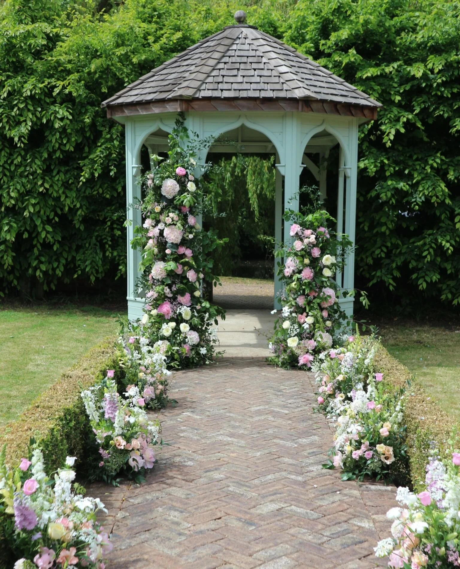 Lucy and Sam's ceremony set up at @retreateast 💕
What a perfect setting and a beautiful day 

@lucykalice