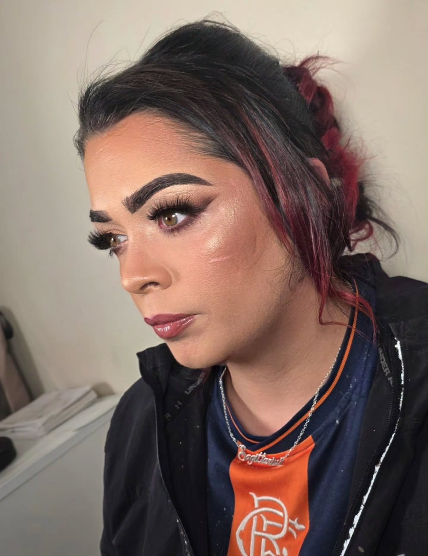 ✨️ S T E L L A ✨️

A smokey wing, a bit of glitter and look at that glow 🔥