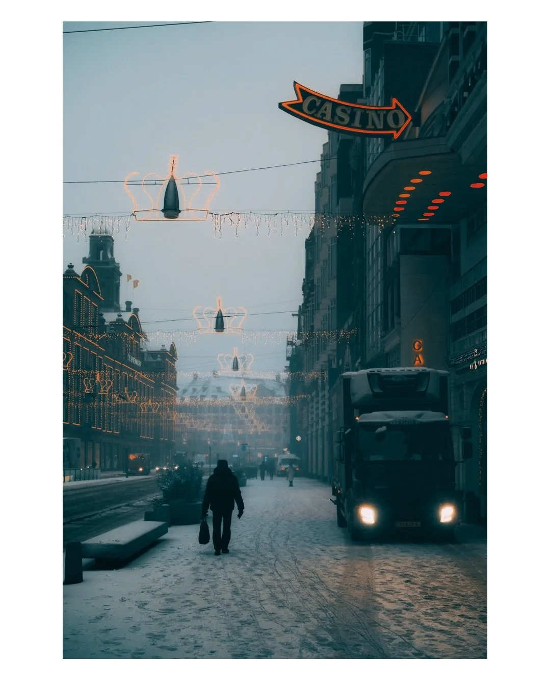 This is my contribution to last week&rsquo;s snowy Amsterdam content. Which one is your favorite [1-5]?

#streetphotographersunitedglobal #street_avengers @file_photographic_magazine @streetmoment @streetphotographyworldwide #apfmagazine #streetphoto