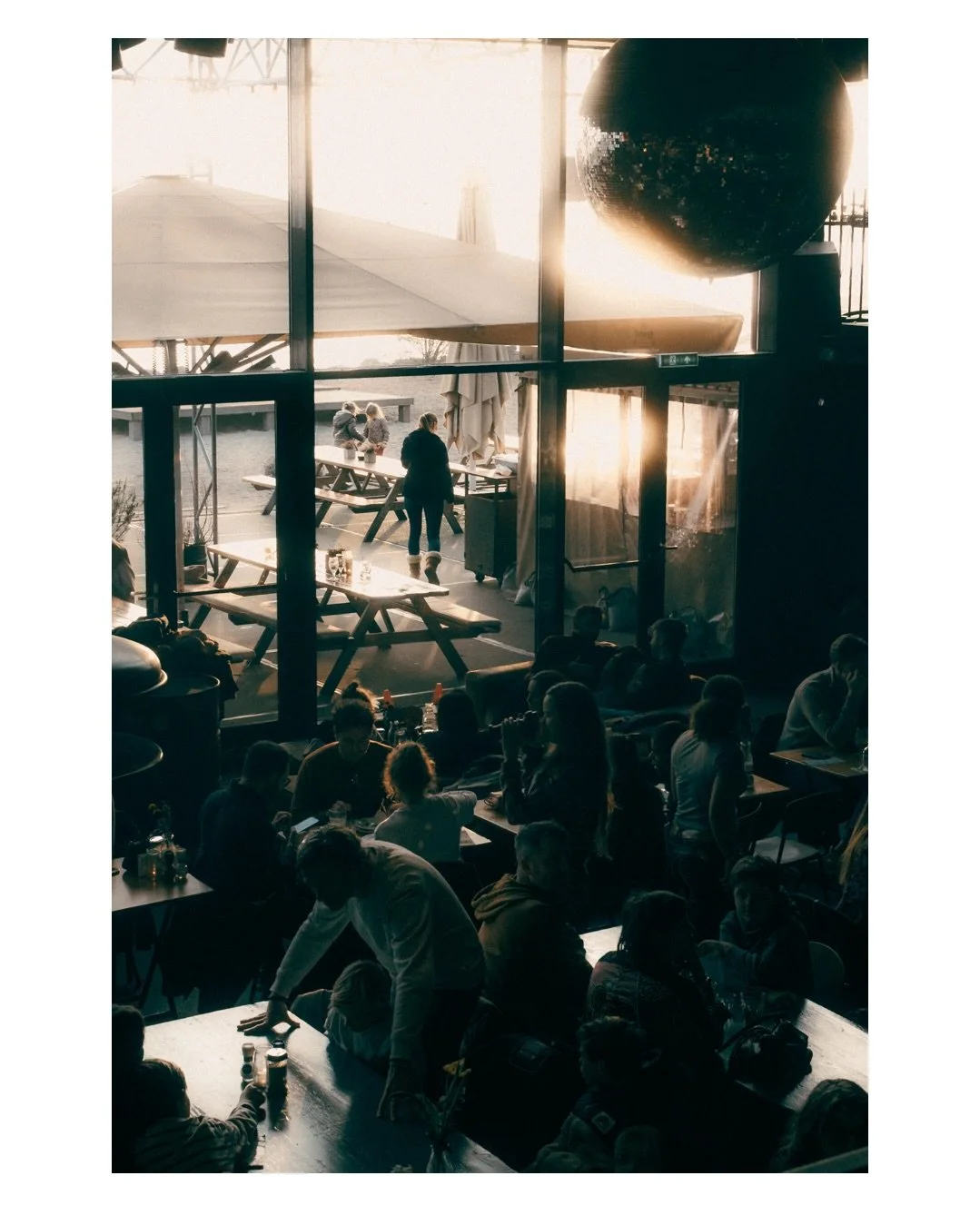 Winter sun light falling through the windows at NDSM. Which one is your favorite [1-6]?

#streetphotographersunitedglobal #street_avengers @file_photographic_magazine @streetmoment @streetphotographyworldwide #apfmagazine #streetphotographyinternatio