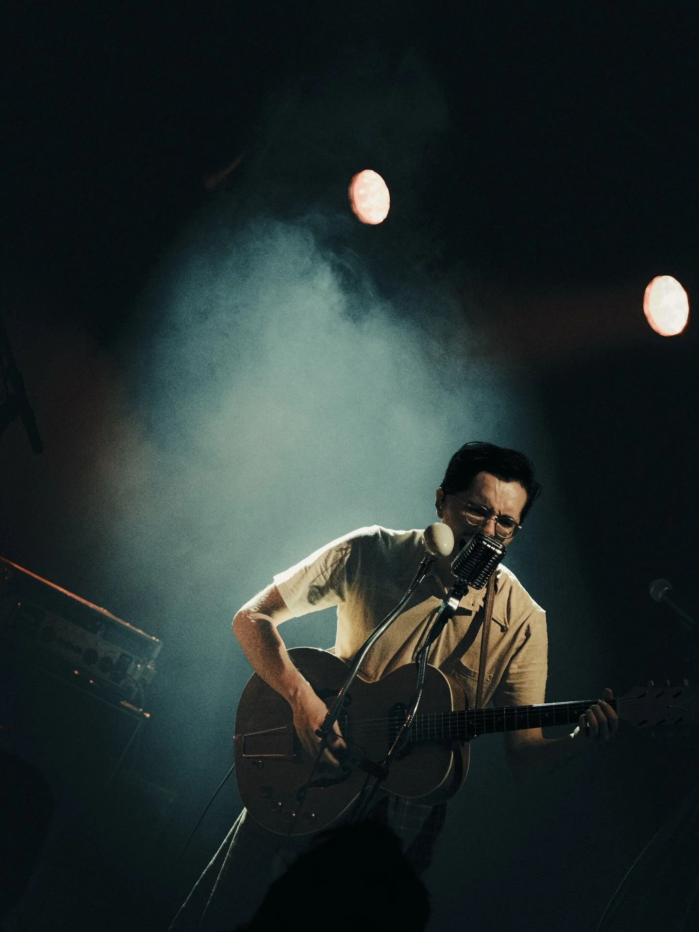 What if Jack White had lived in the 40s? Introducing: @musicbyhistorian .

Photos from the support show for @thesouthernriverband at @tolhuistuin 

#concertphotography #livemusic #concertshots #rockshow #amsterdamlive