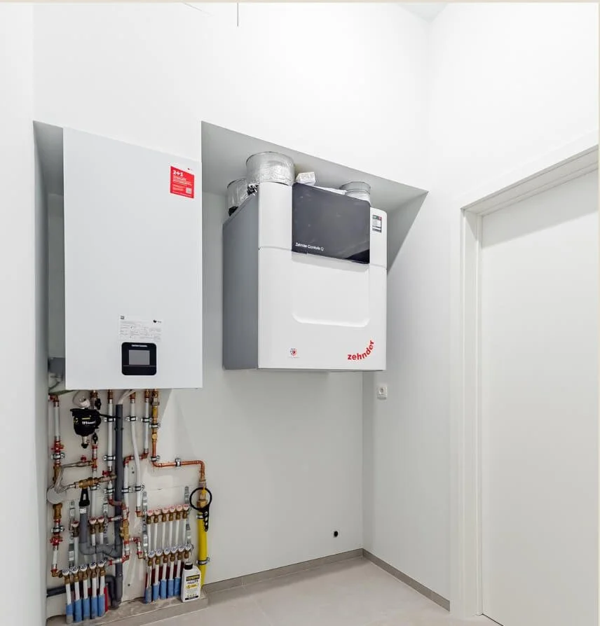 Installation d'une ventilation double flux et chauffage par Alfatech. Nous assurons la pose de vos équipements HVAC : ventilation, chauffage et pompes à chaleur partout en Belgique.