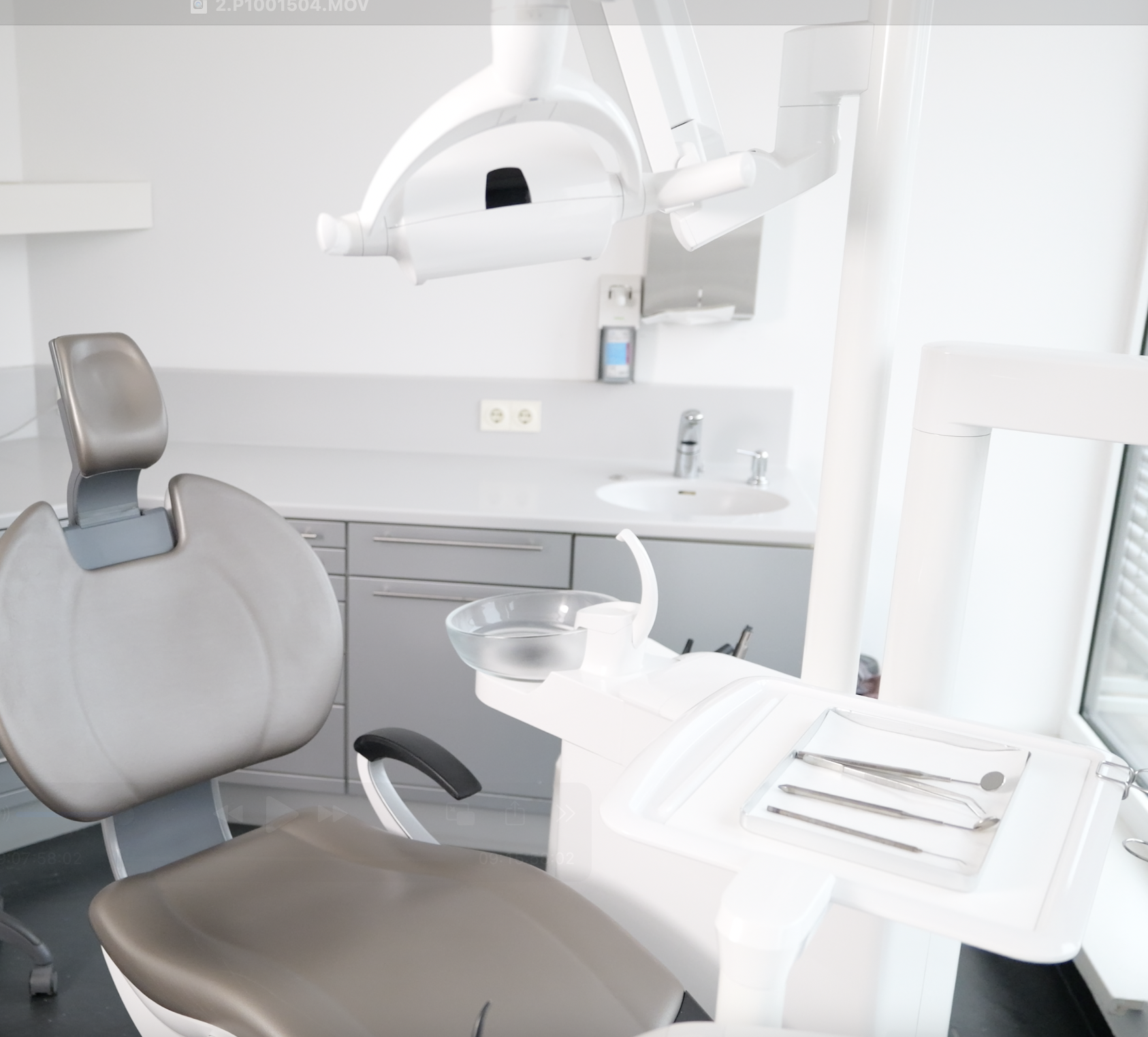 Moderne Zahnarztpraxis in Berlin-Steglitz – umfassende zahnmedizinische Leistungen | Modern dental clinic in Berlin Steglitz offering comprehensive dental services
Zahnzentrum Steglitz