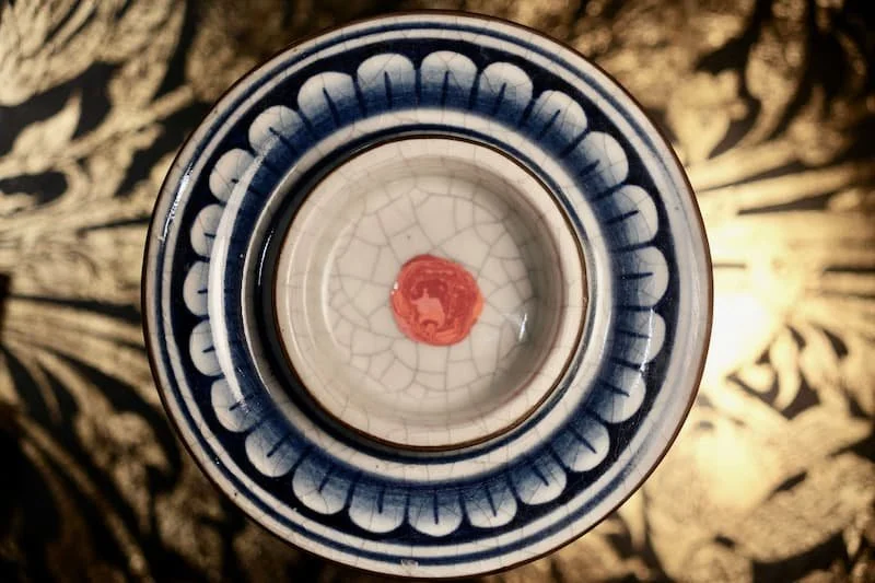 Pigment neutralisation in orange, pink and red droplets mixed in blue ceramic.