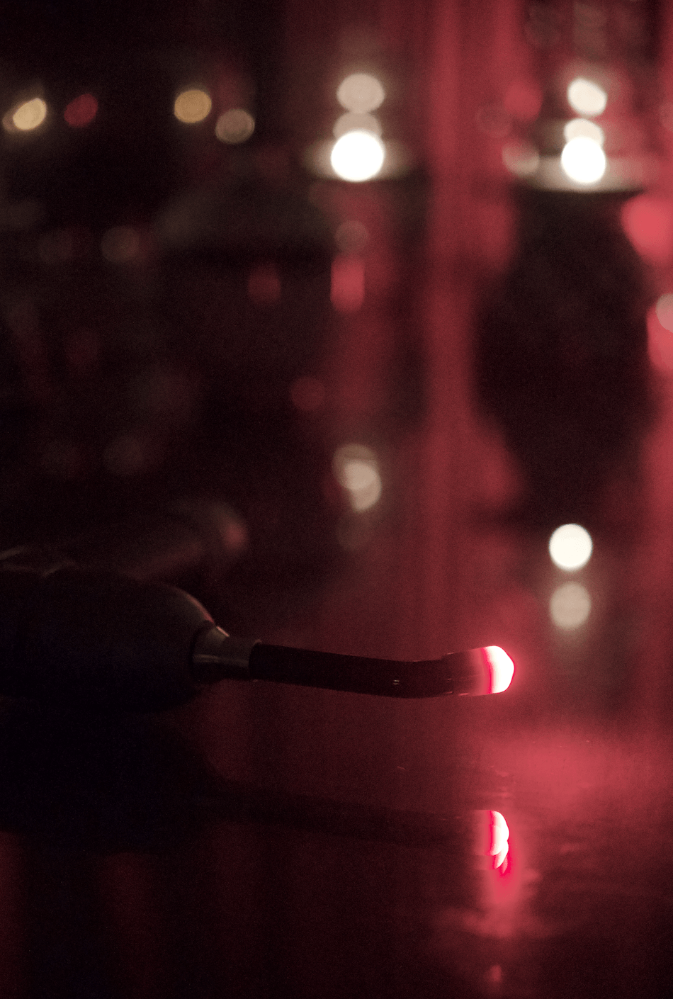 Red-light therapy tool used to recover and restore the skin. This medical grade technology allows the shortening of the recovery phase.