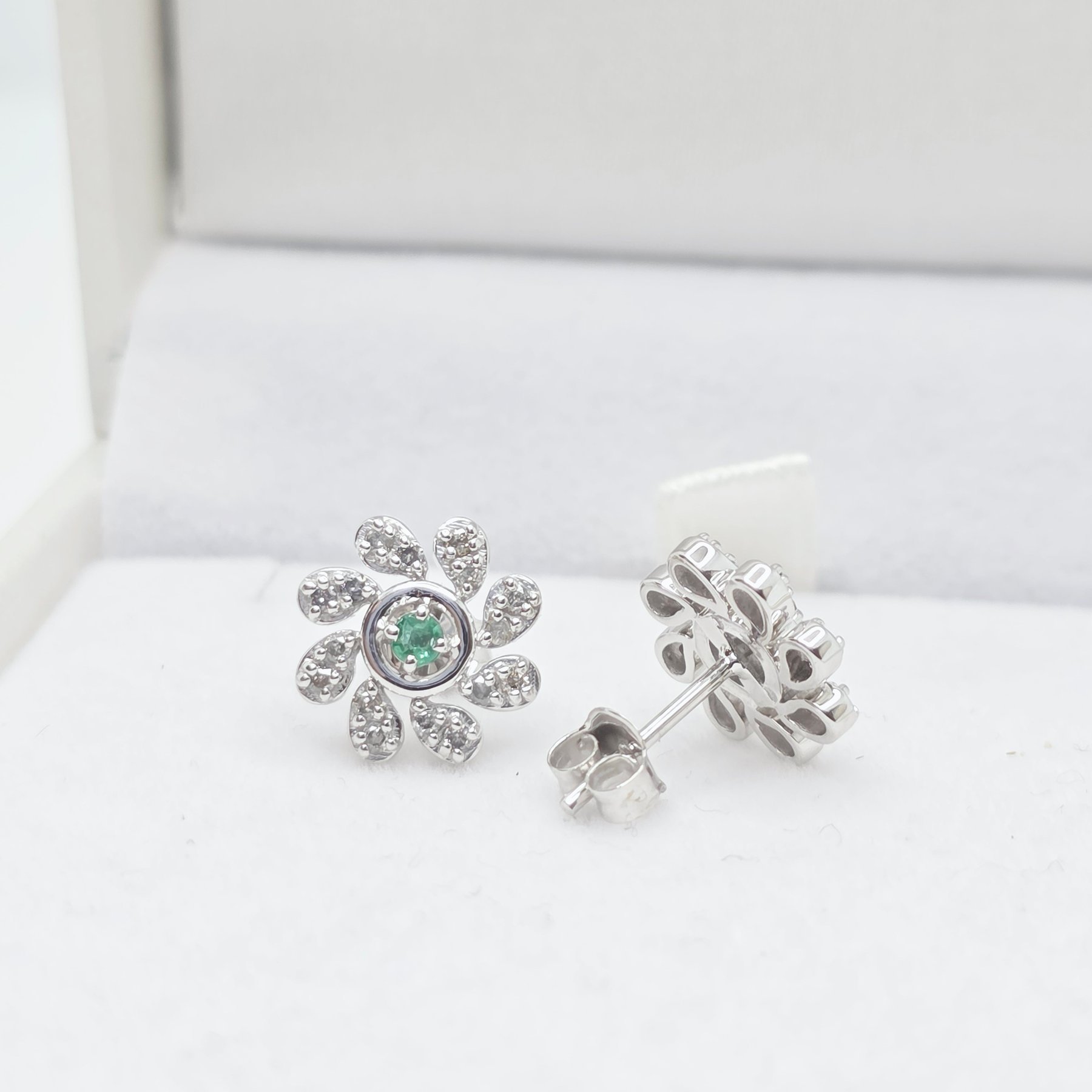 E0.39 whimsical wheel emerald white 2.jpg