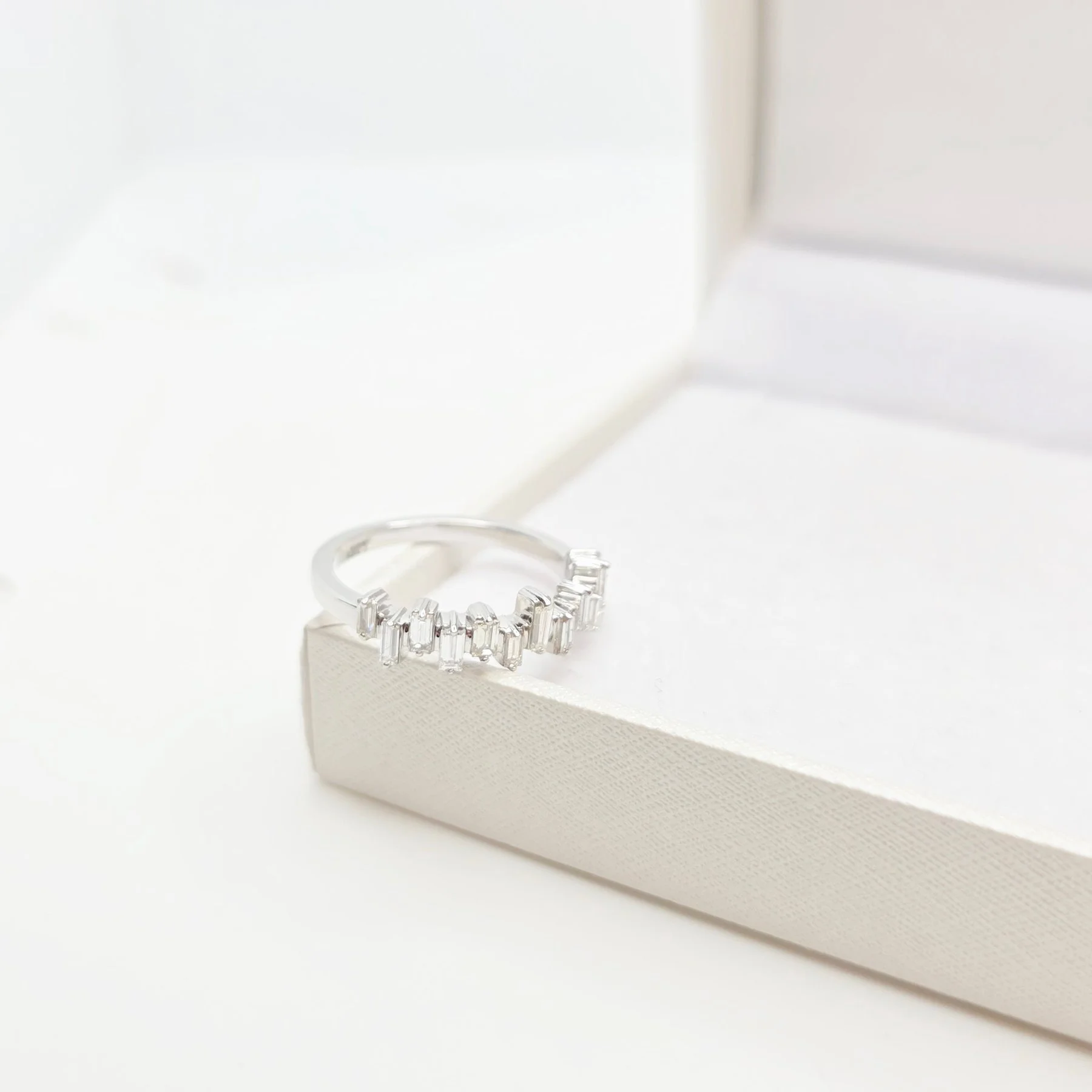 R 0.60 mystical white 8.jpg