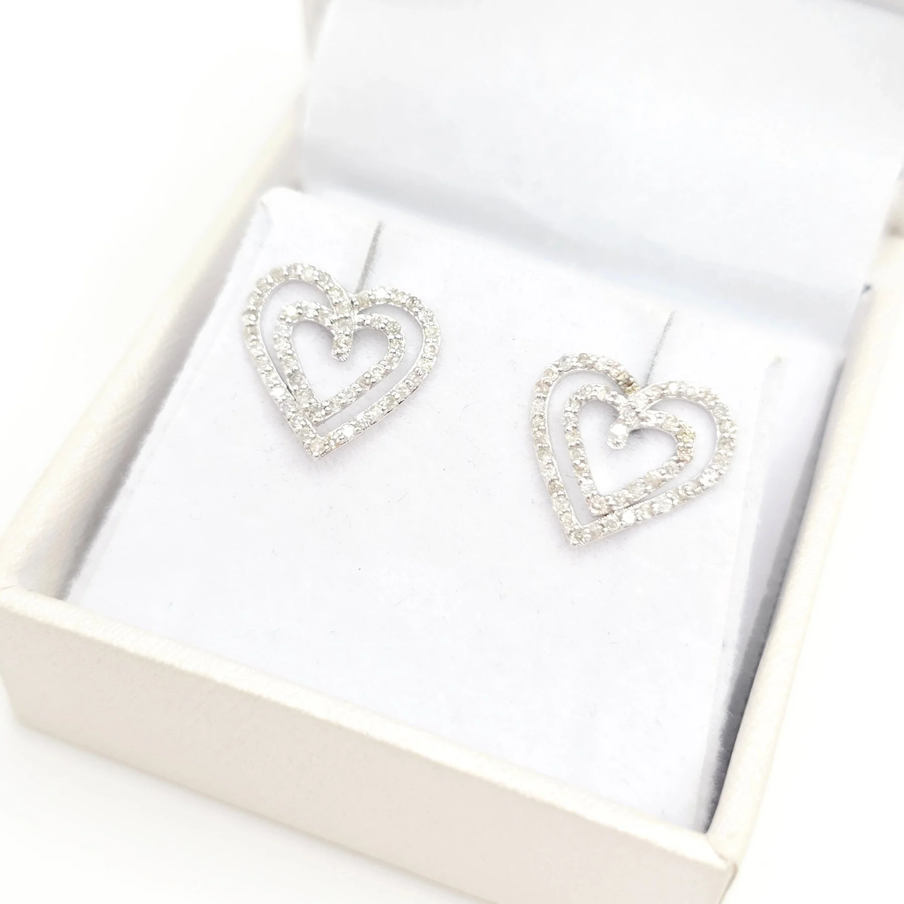 E double heart white 0.41 5.jpg
