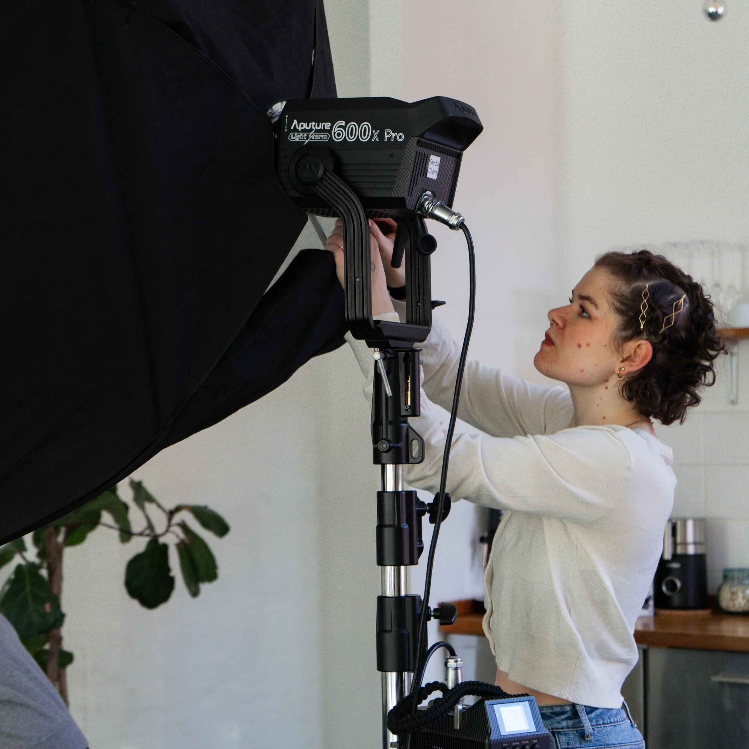 BTS vom Dreh "Auf'm Sofa" in Berlin/Foto: ©@gulzat.matisakova 