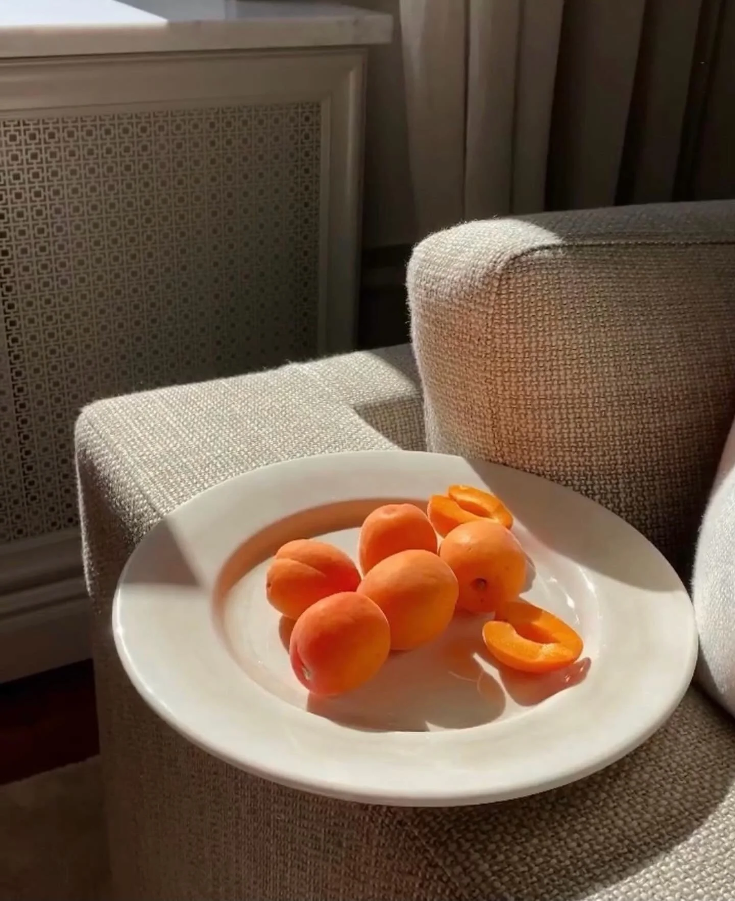 LUTEAL PHASE CARB STRATEGY
During the luteal phase, which takes place after ovulation and just before menstruation, progesterone rises and the body&rsquo;s energy needs often increase. This is a time when the body may benefit from slightly higher amo