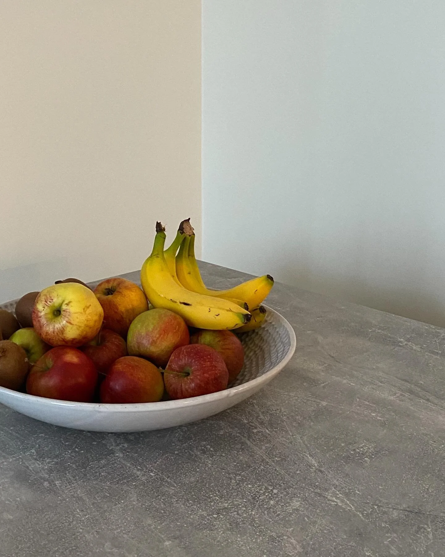 OVULATION ANTI-INFLAMMATORY FOODS
 During ovulation, estrogen levels peak and the body is in a highly active and metabolically demanding phase. Focusing on anti-inflammatory, nutrient-dense foods can help support overall balance and recovery. Colorfu