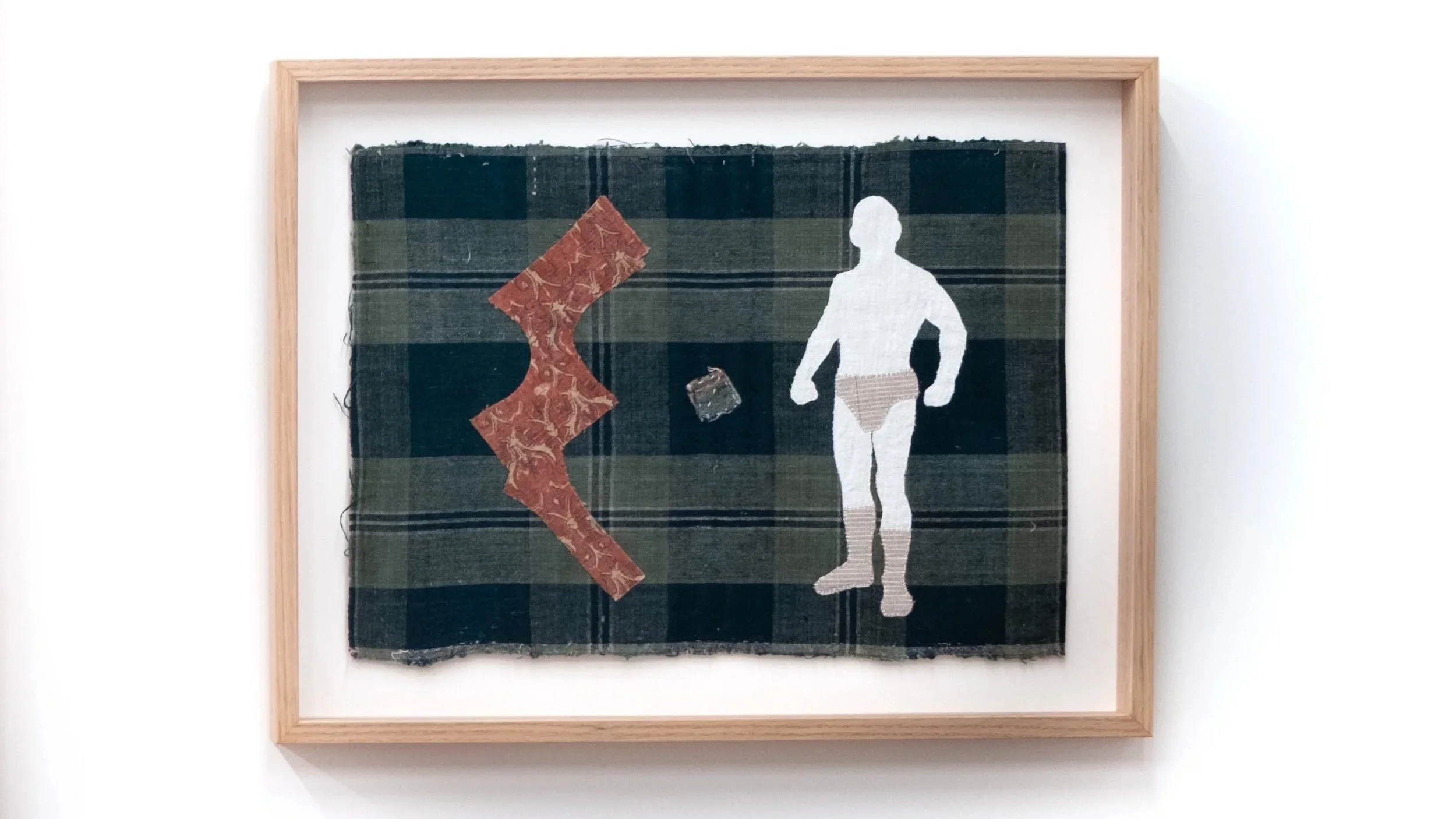 Le Second Corps, 2026
Appliqué on antique fabric, Japanese white and red cotton thread
Framed in oak with museum glass
33,5 x 46 cm unframed
43,5 x 57 cm framed
