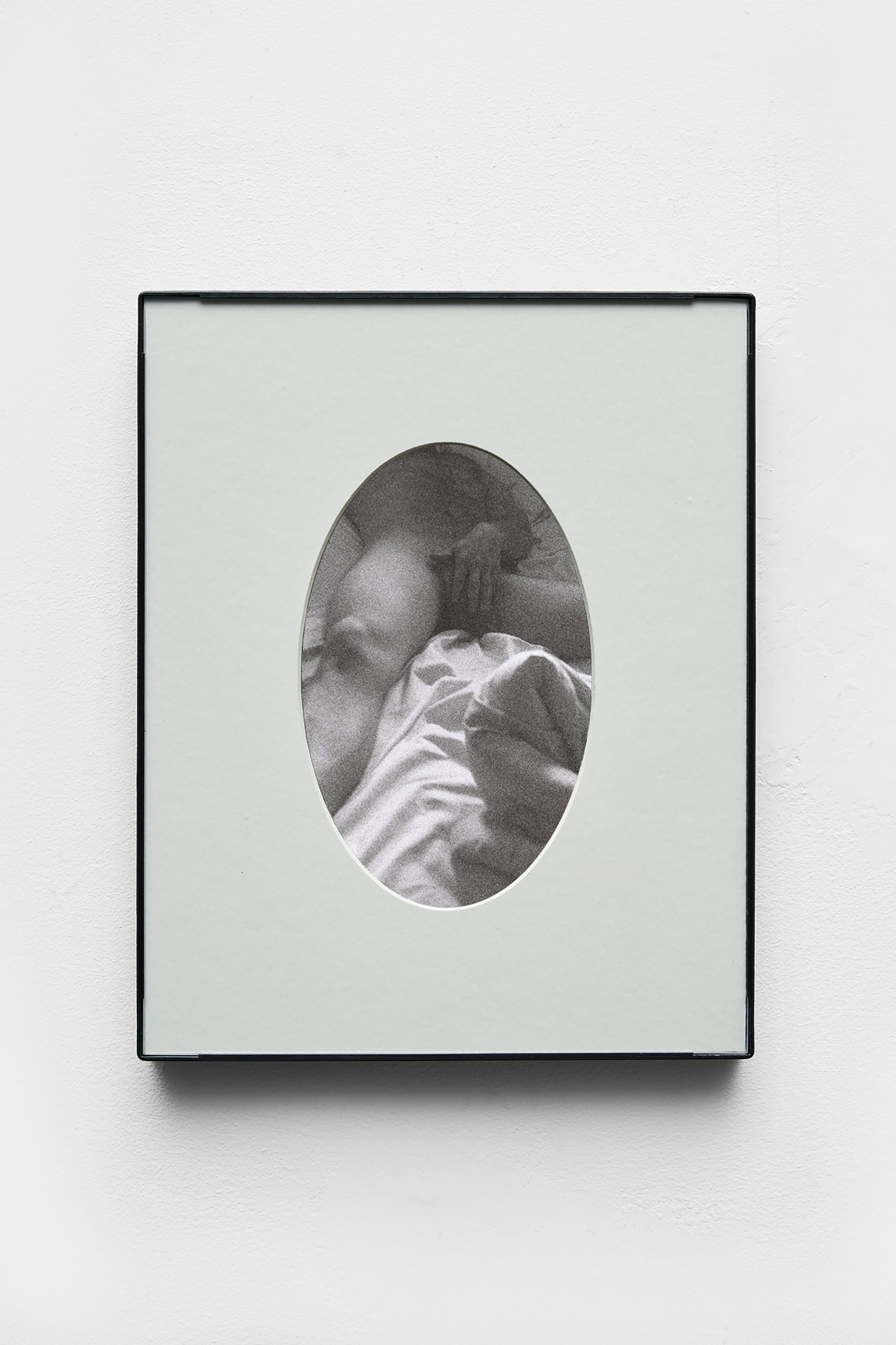 Marissa Delano
Joe in bed I, 2011/2026
Silver gelatin in custom artist frame || 1 of 4
+2AP
10 x 8 x 0.25 inches || 25.4 x 20.3 x 0.6 cm

1'800€