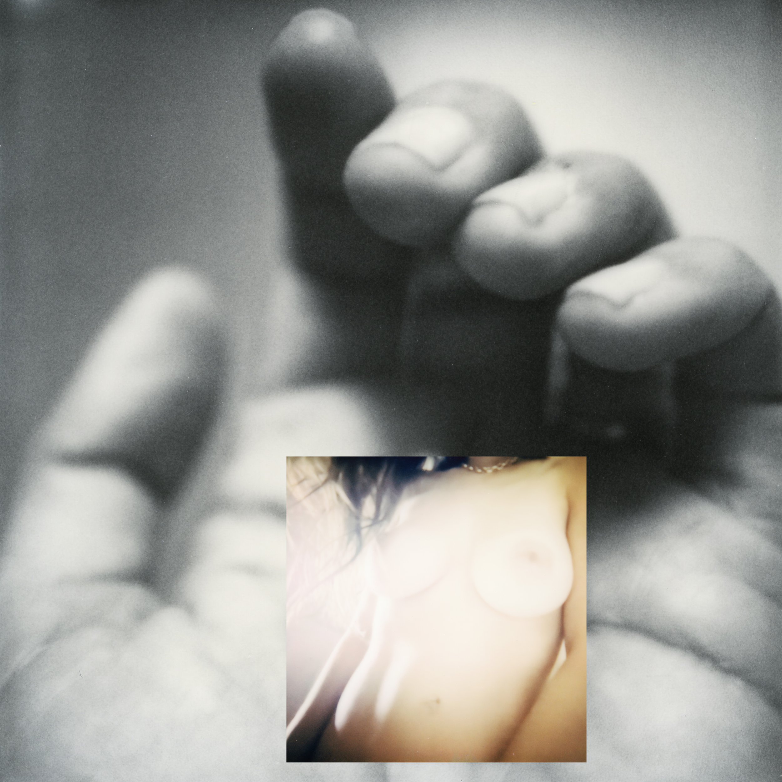 Under my thumb, 2024
Archival print on Hahnemühle rag 308
35 x 35 cm | 45 x 45 cm 
Edition of 3 + 1 AP | Edition of 2 + 1AP