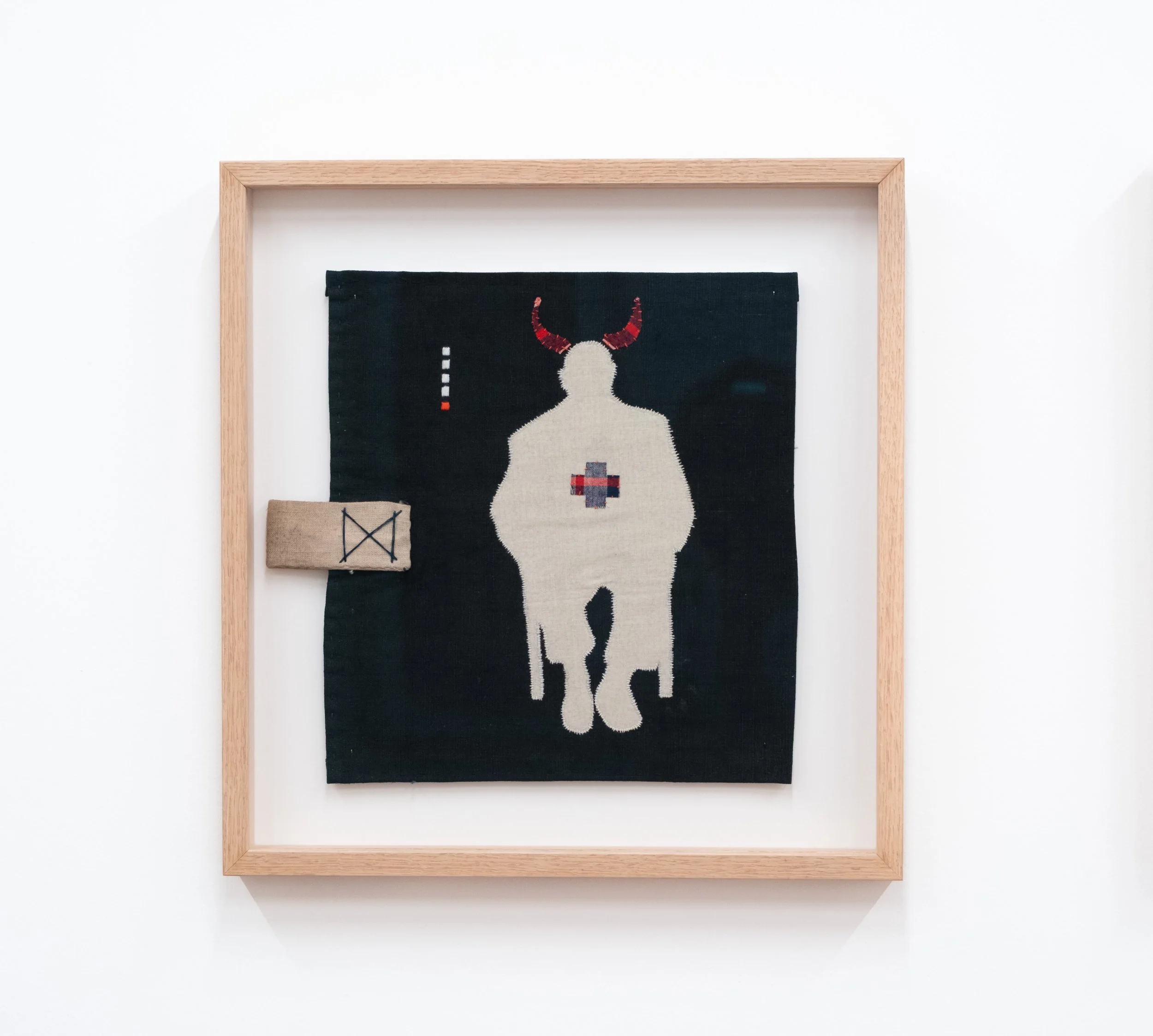 Rudo, 2026
Appliqué on antique fabric, Japanese white cotton thread
Framed in oak with museum glass
30 x 28 cm unframed
39,5 x 41 cm framed