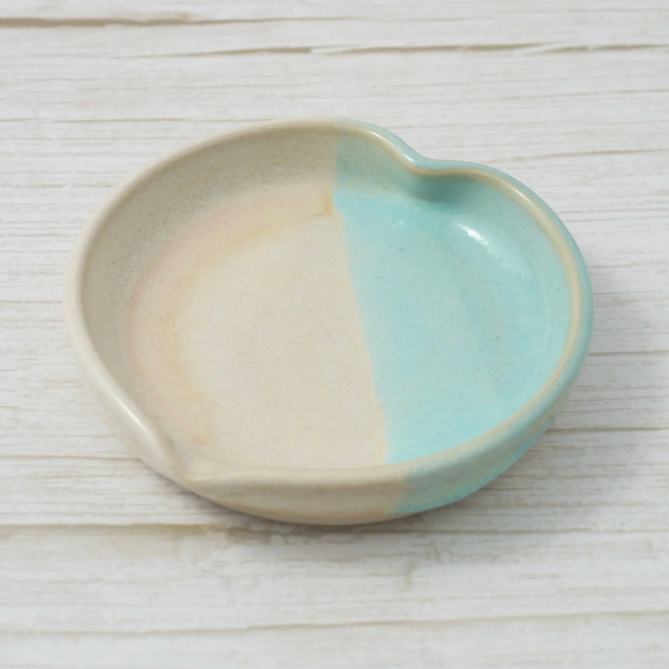 Stoneware heart shaped trinket dish. Each dish is lovingly crafted on my potter’s wheel from premium white stoneware clay and finished with a beautiful blend of beige and turquoise glazes.