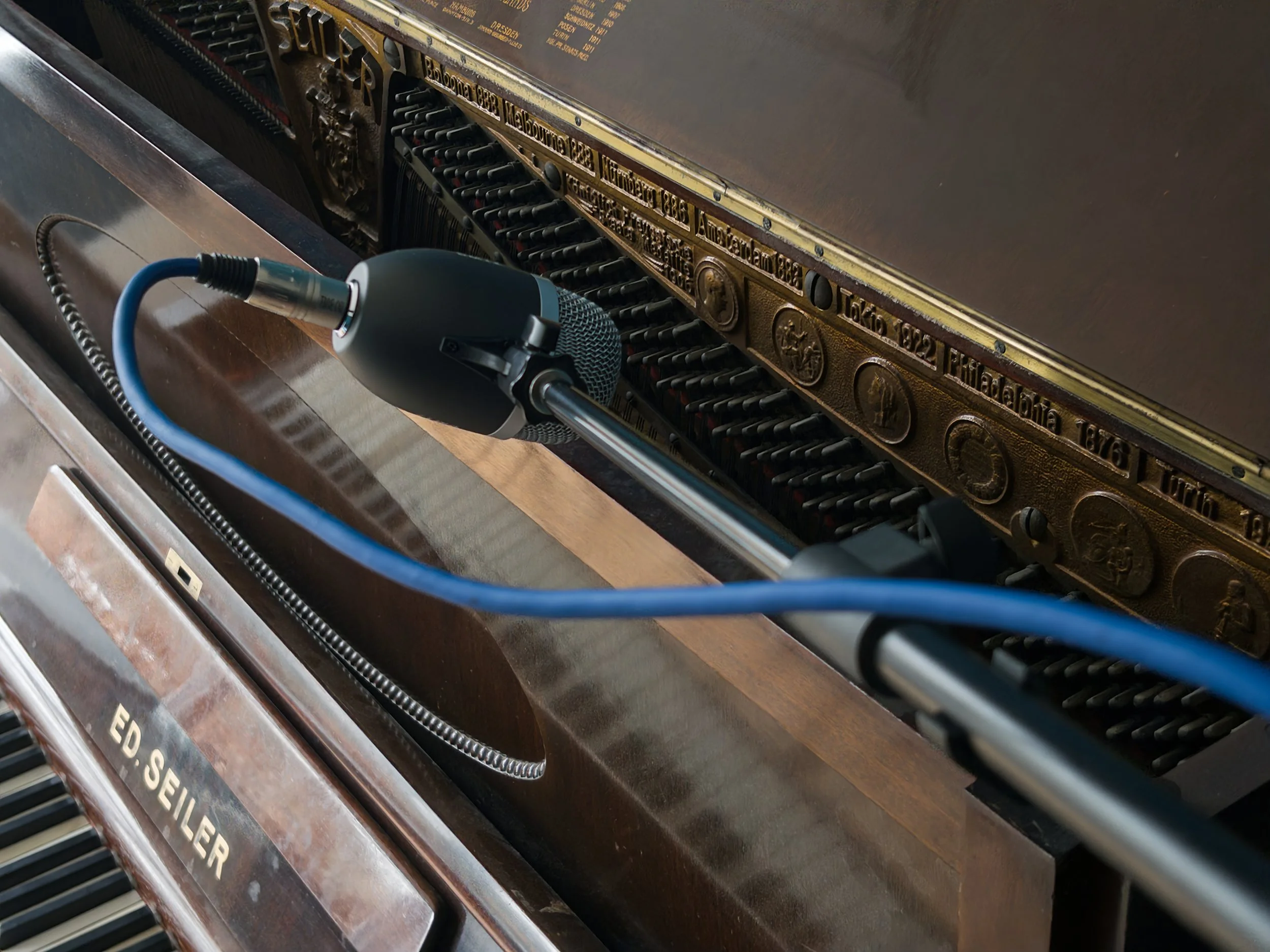 Microphone pointing inside the piano.