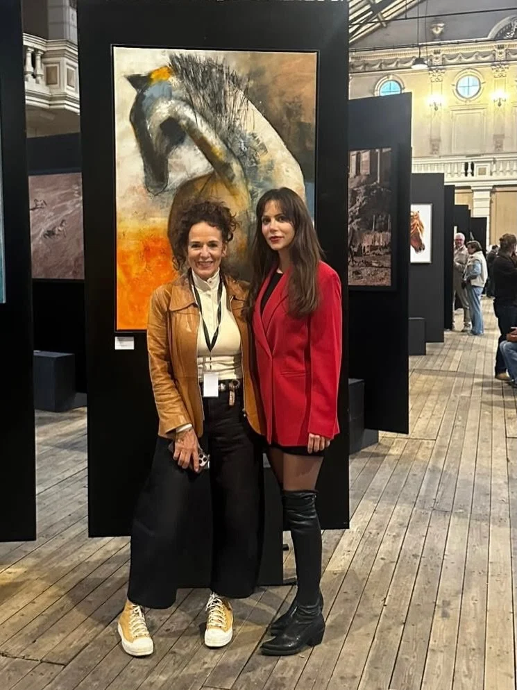 A very special first day in Amsterdam! ❤️

I&rsquo;m absolutely delighted that Don&rsquo;t Look Back found its new home on the opening day of the @dutchequineartfair

One of the best parts of being an artist is making that connection with someone who