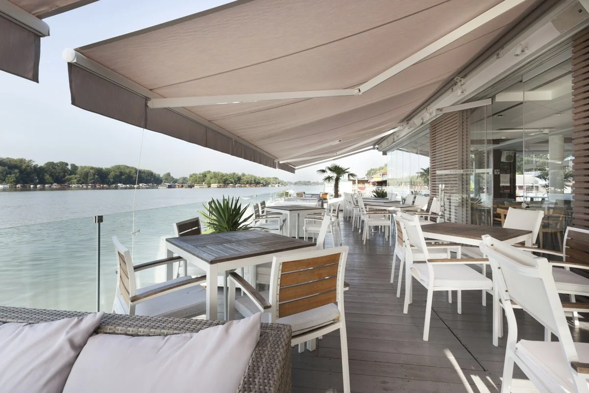 Awning-4.jpg