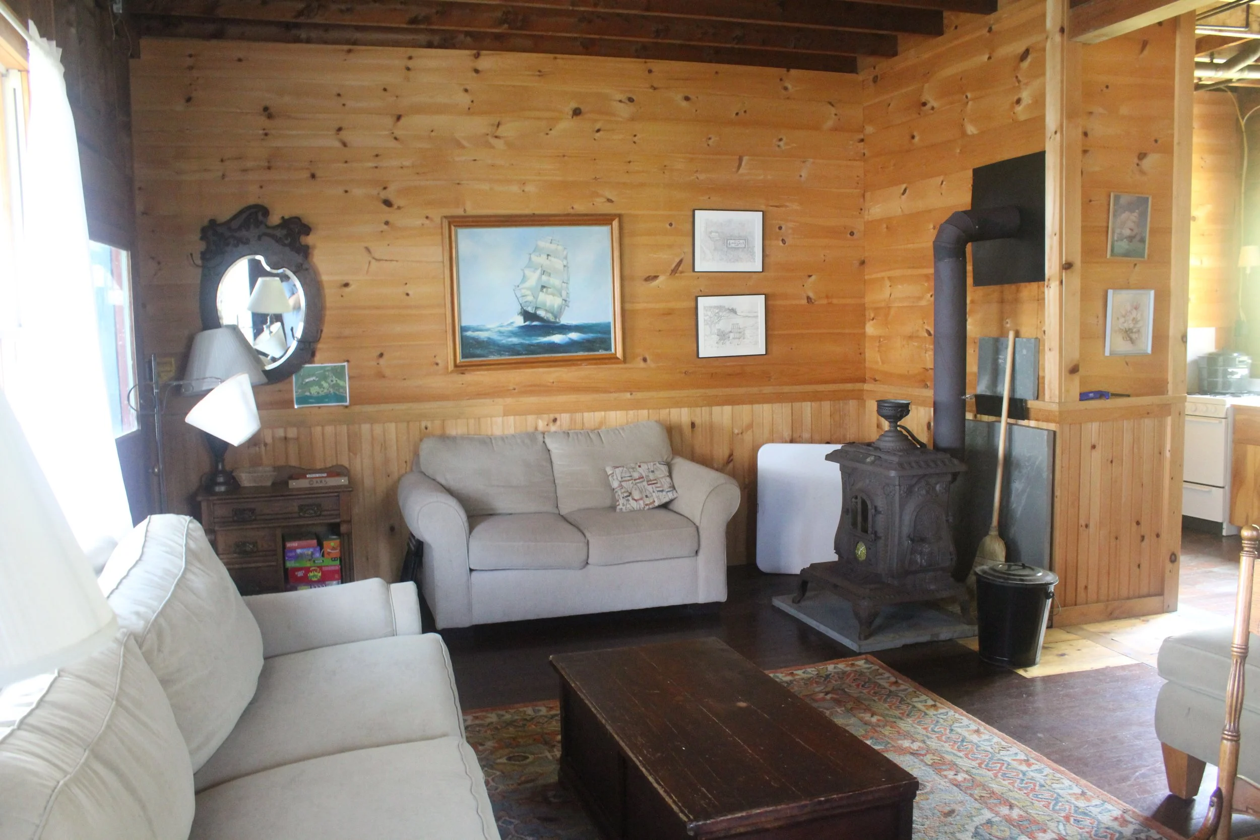 Oaks North living room