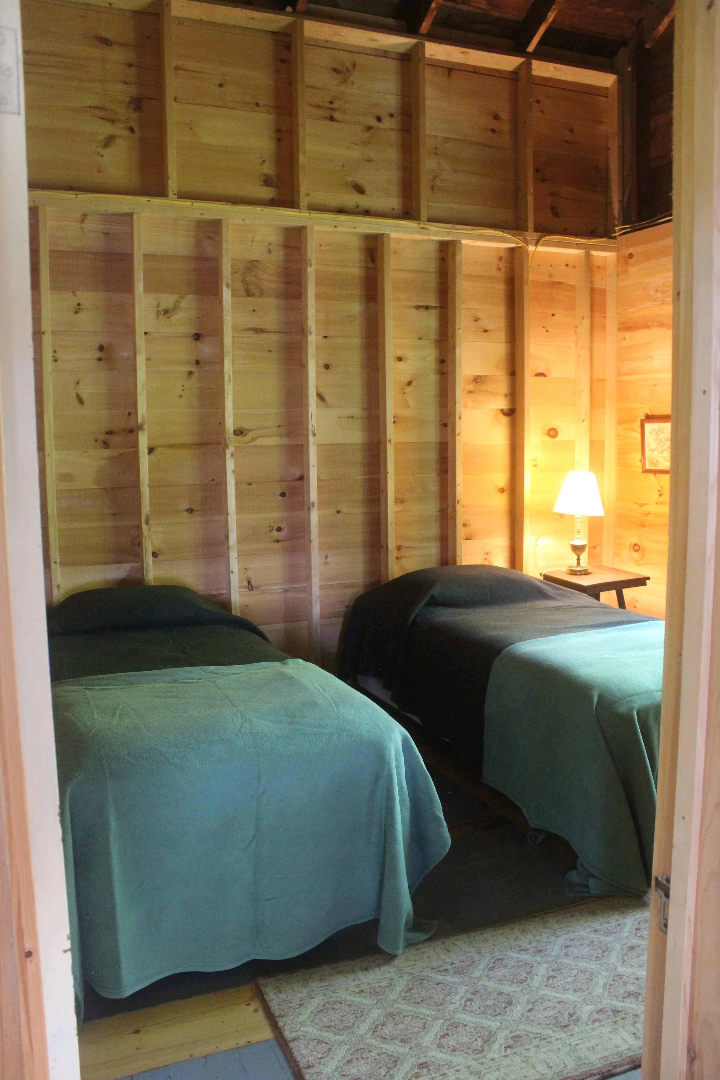 Twin bedroom, can convert to king bed