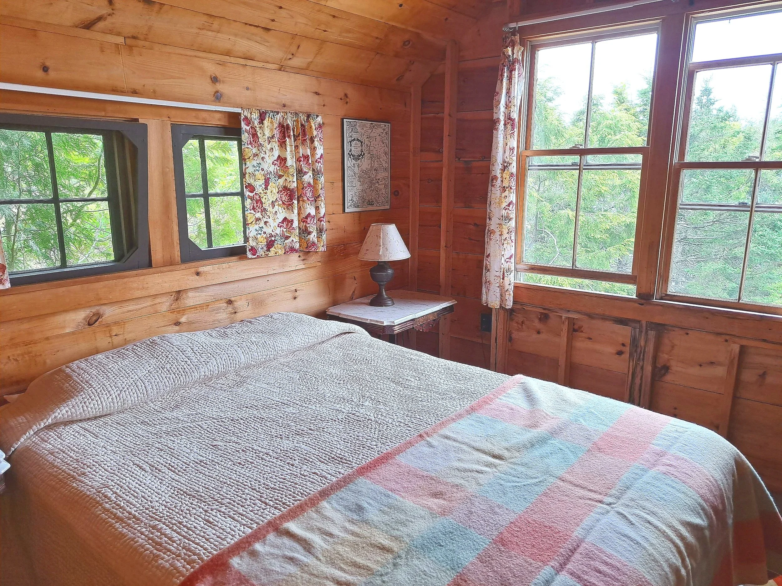 Queen bedroom