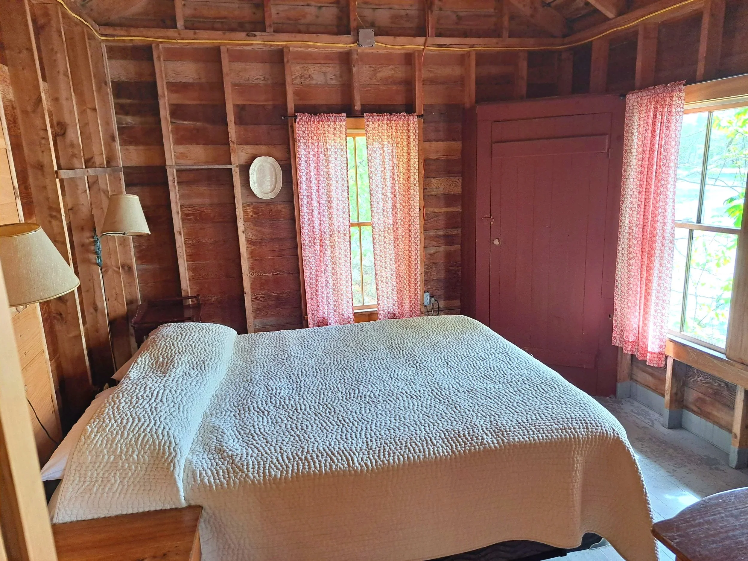 Queen bedroom