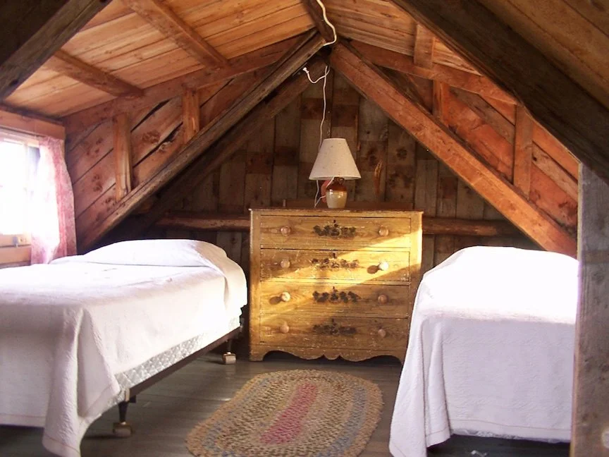 Upstairs twin bedroom