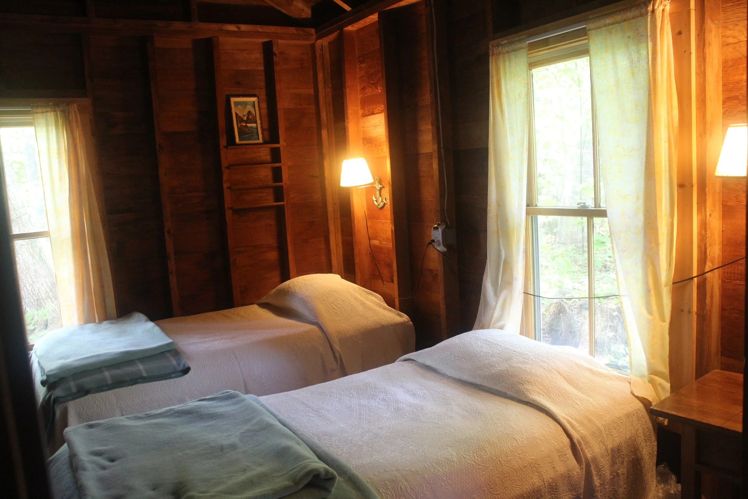 Twin Bedroom- can convert to a king