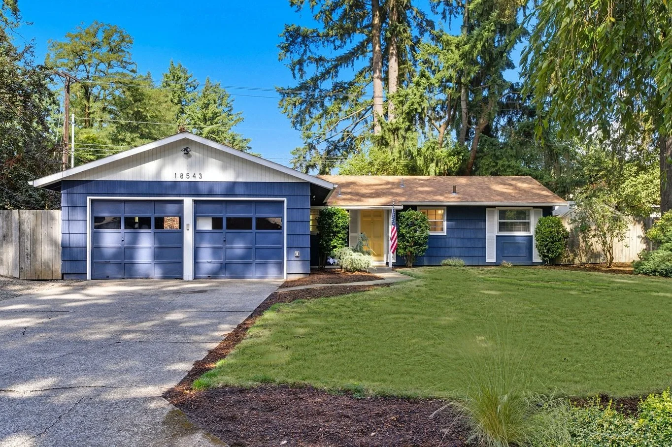 YOU guys!! 💥💥💥We have the CUTEST little ranch in Lake Oswego that just hit the market! We love her 😍🥰

▪️Located in the Rivergrove neighborhood- just a few minutes from the brand new elementary school ✏️that&rsquo;s absolutely beautiful &amp;has
