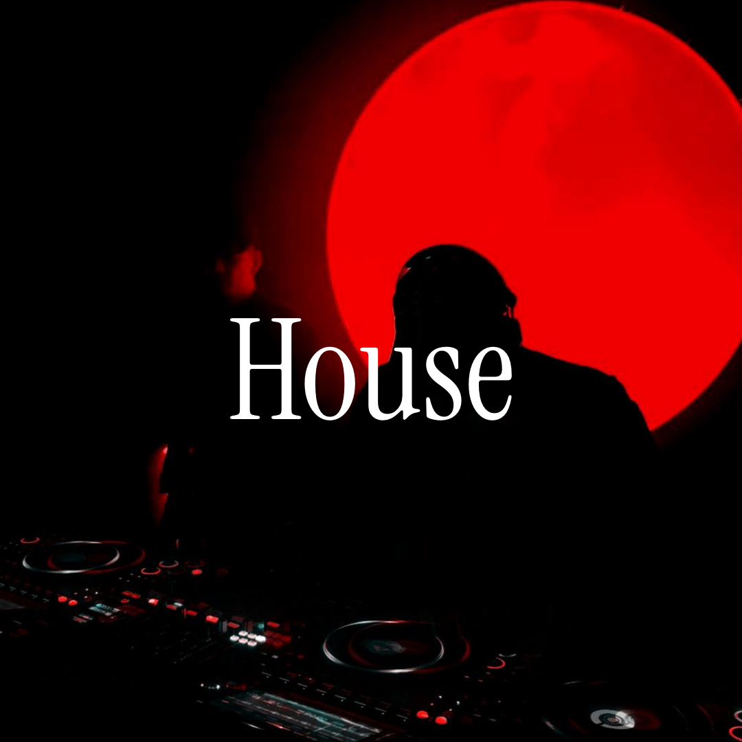 Silhouette d'un DJ avec un casque derrière un équipement de musique, un grand cercle rouge en arrière-plan, et le mot 'House' écrit en blanc au centre.