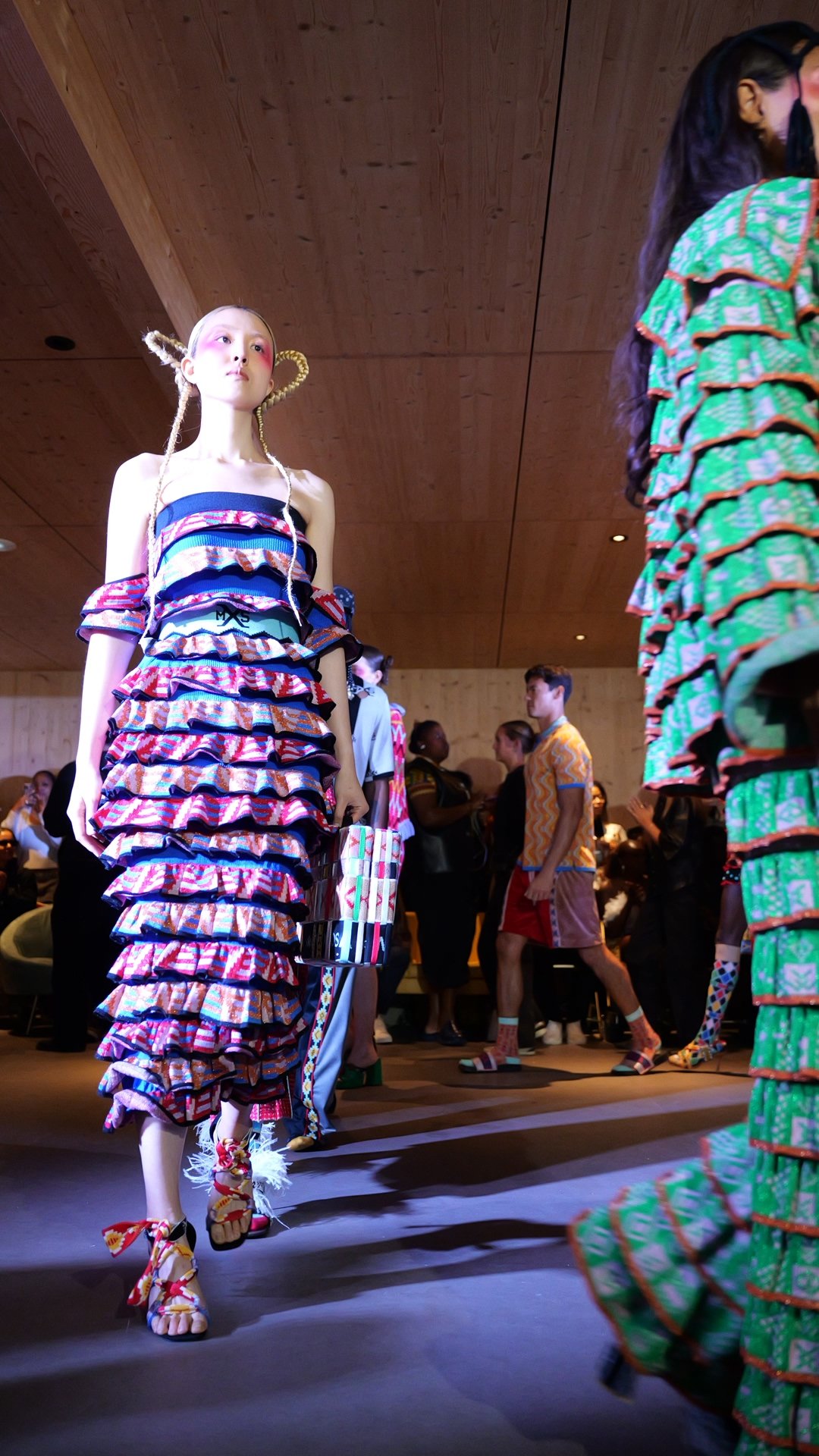 V2-0120_fashion show 01_00000000.jpg