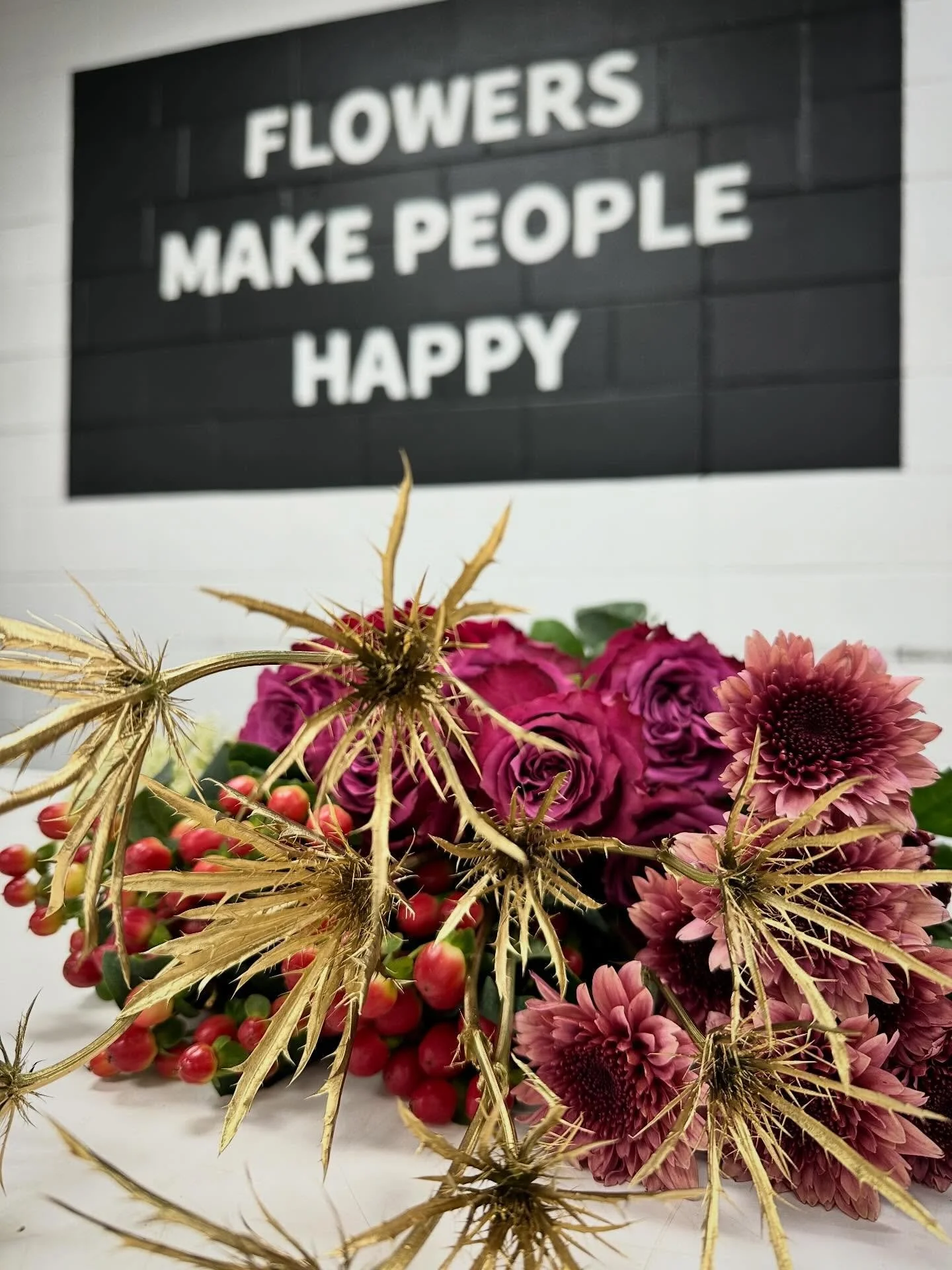 We&rsquo;re open today (Monday) and tomorrow 7am-4pm! There&rsquo;s still plenty of holiday magic waiting for you! 🪄 

#wholesaleflowermarket #bulkflowers #diyflowers #christmasflowers #chesapeakeva