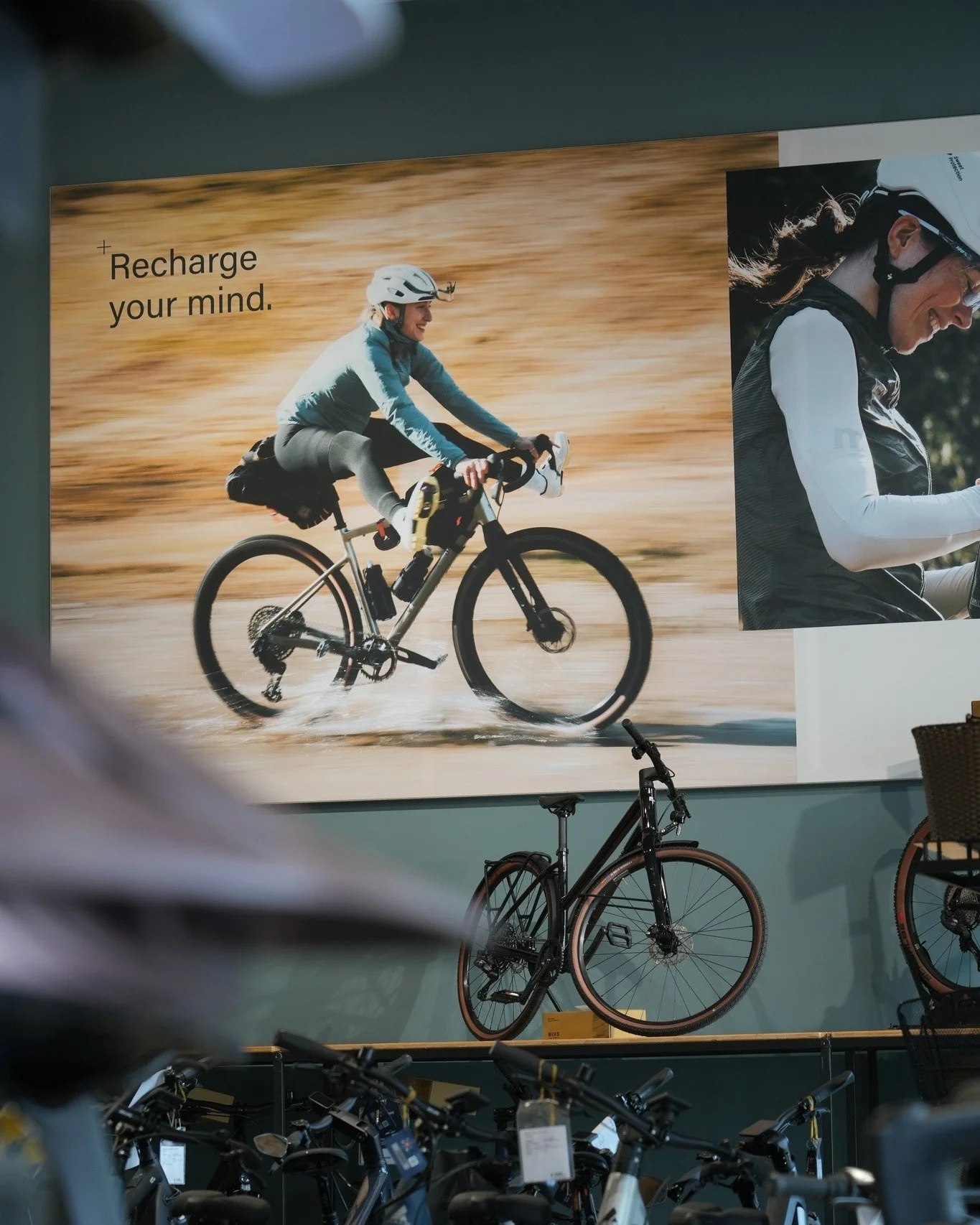 Recharge your mind.

Kurvige Strassen, endlose Gravelwege und einfach Kilometer sammeln. Manchmal ist eine Runde auf dem Rennvelo oder Gravelbike genau das, was der Kopf braucht. 💥
