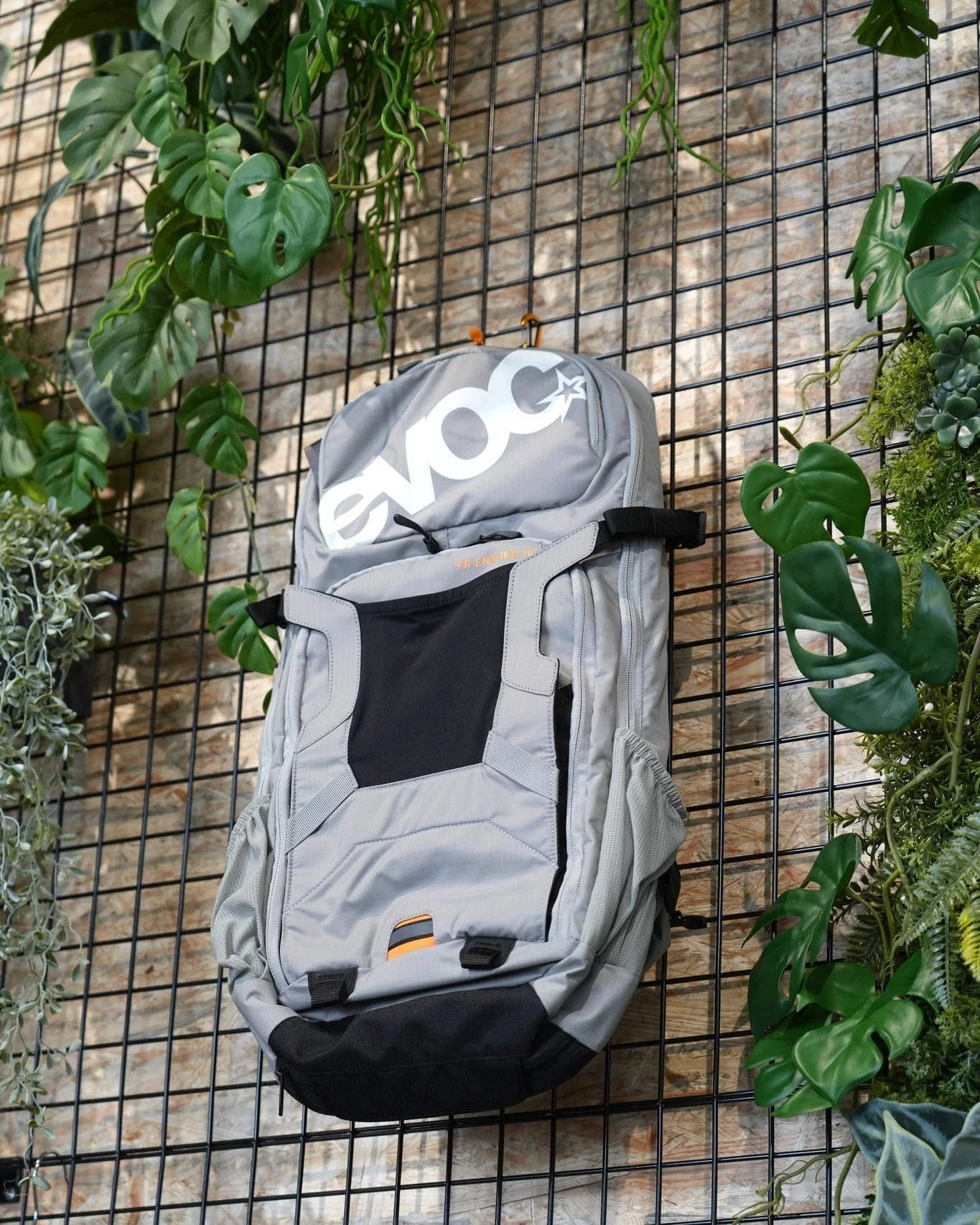 Herbsttour geplant? 🍂

Jacke, Handschuhe, Snacks und Werkzeug. Im Rucksack ist alles dabei, ohne dass die Taschen vollgestopft sind. Bequem zu tragen, schnell griffbereit und gen&uuml;gend Platz f&uuml;r l&auml;ngere Touren.

Passende Bike-Rucks&aum