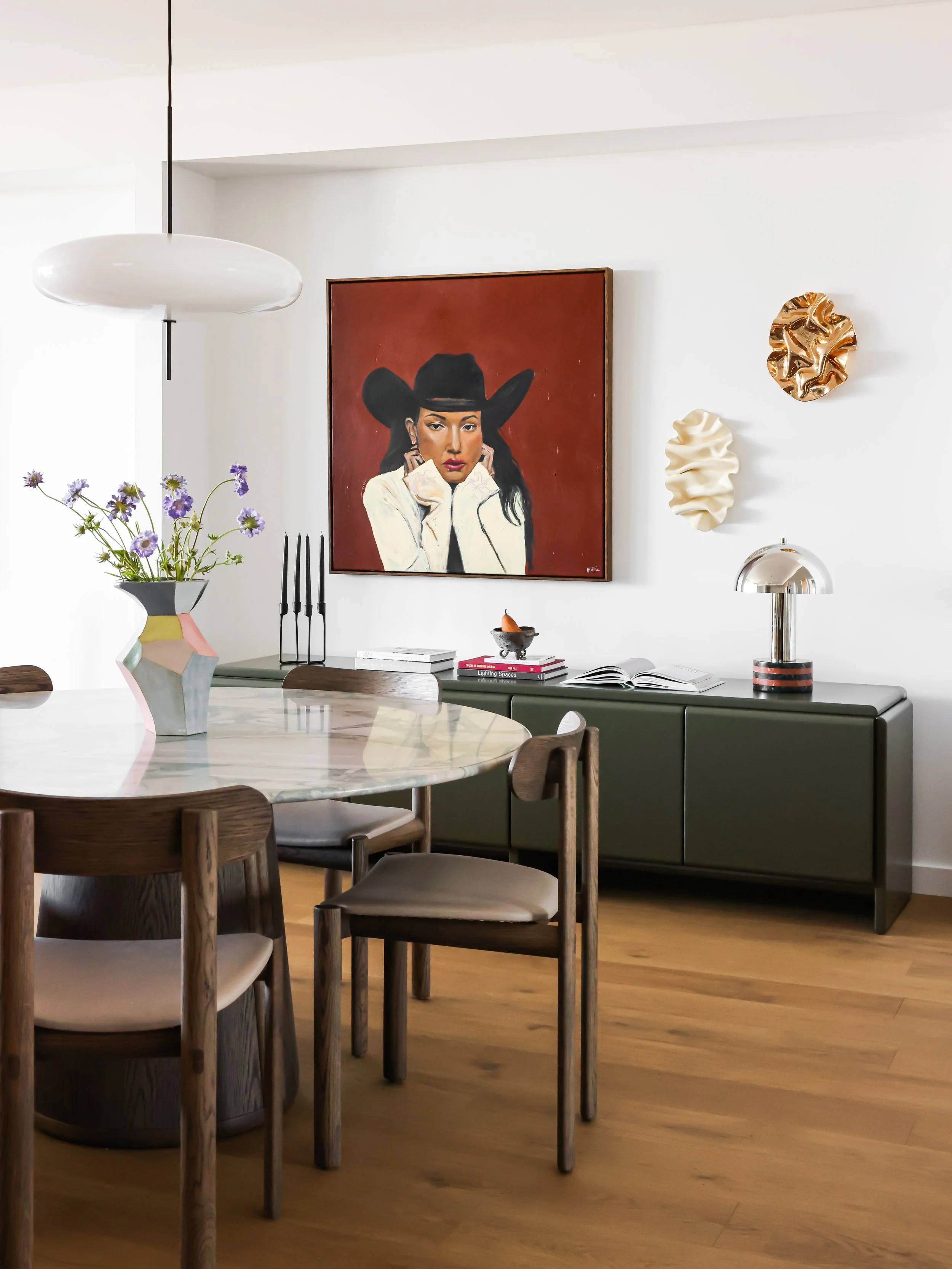 Round marble dining table