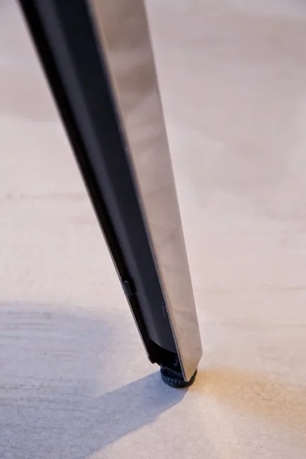 Close up of Flat Iron base leg in obsidian finish.