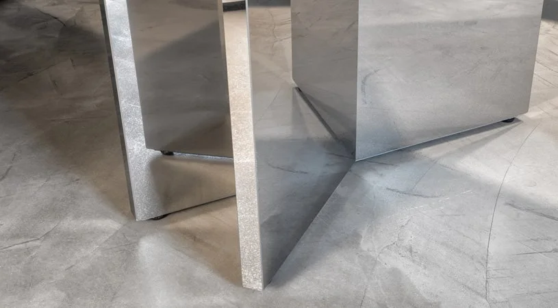 Stathmos base detail.